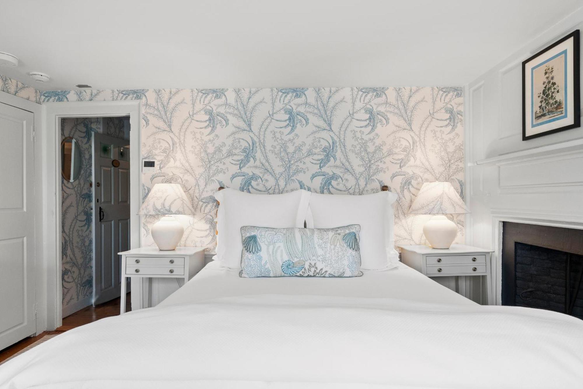 Queen Room # 4,1646929071:JPEG