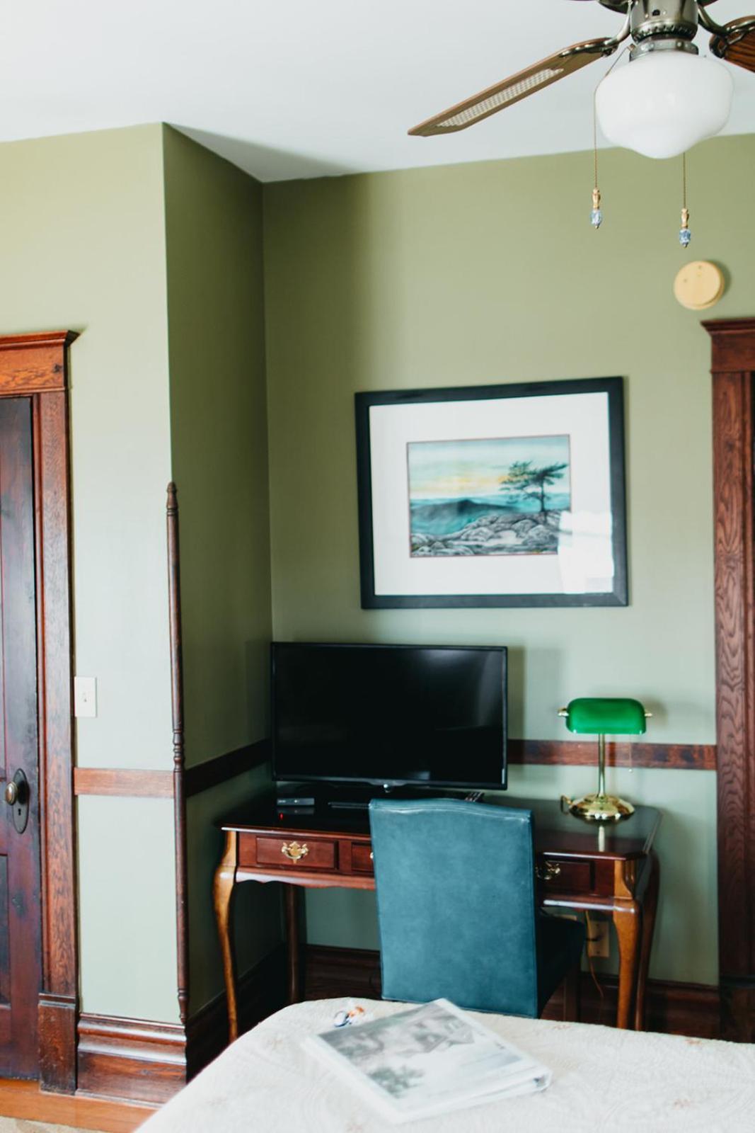 Queen Room,1649920561:JPEG