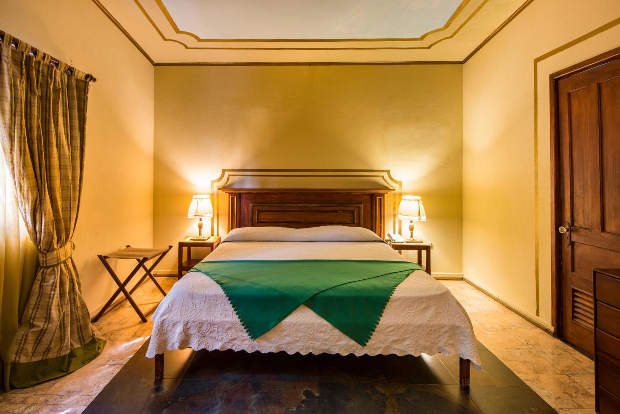 Deluxe Room,1649925840:JPEG