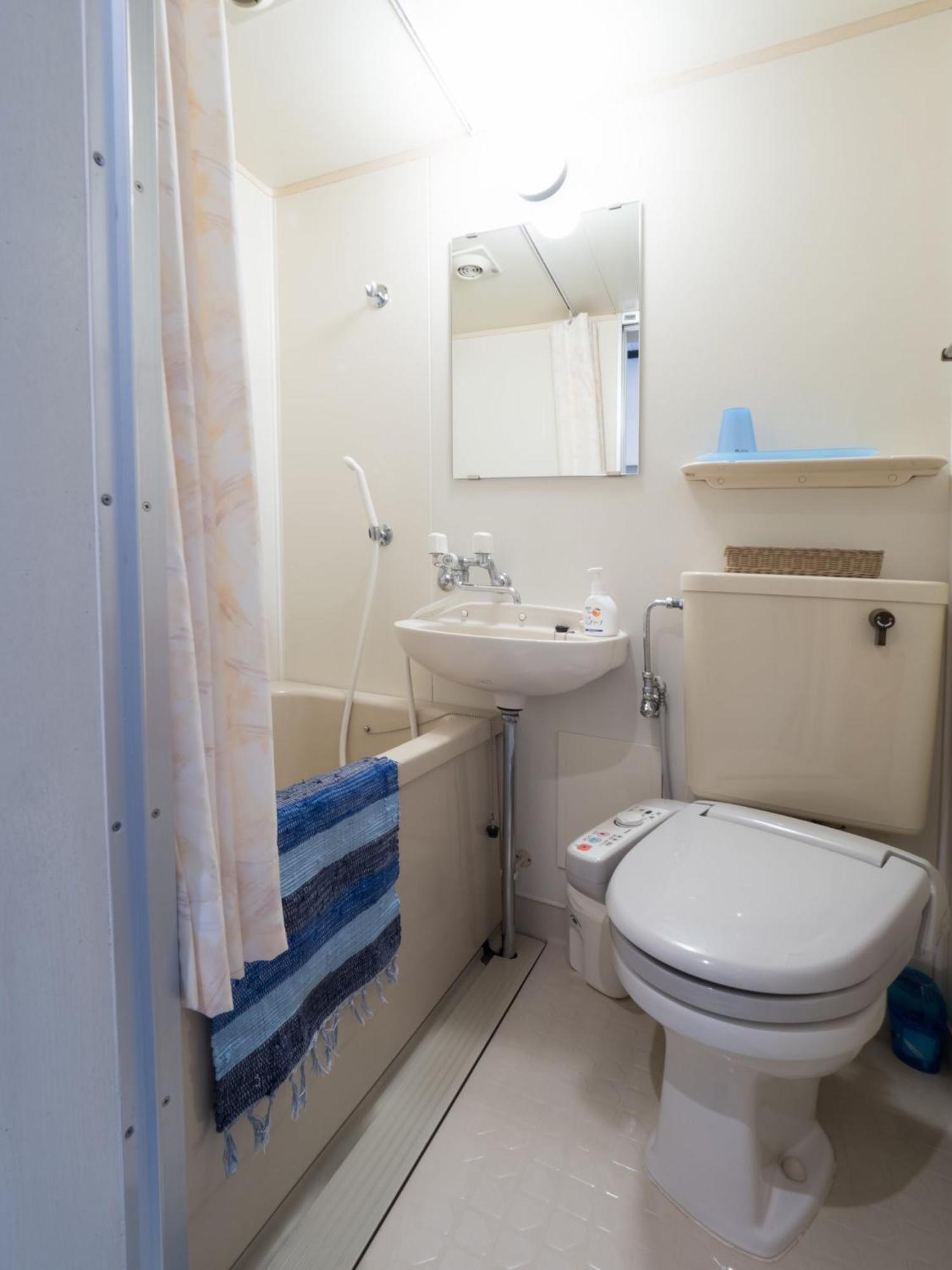 Zweibettzimmer mit eigenem Bad