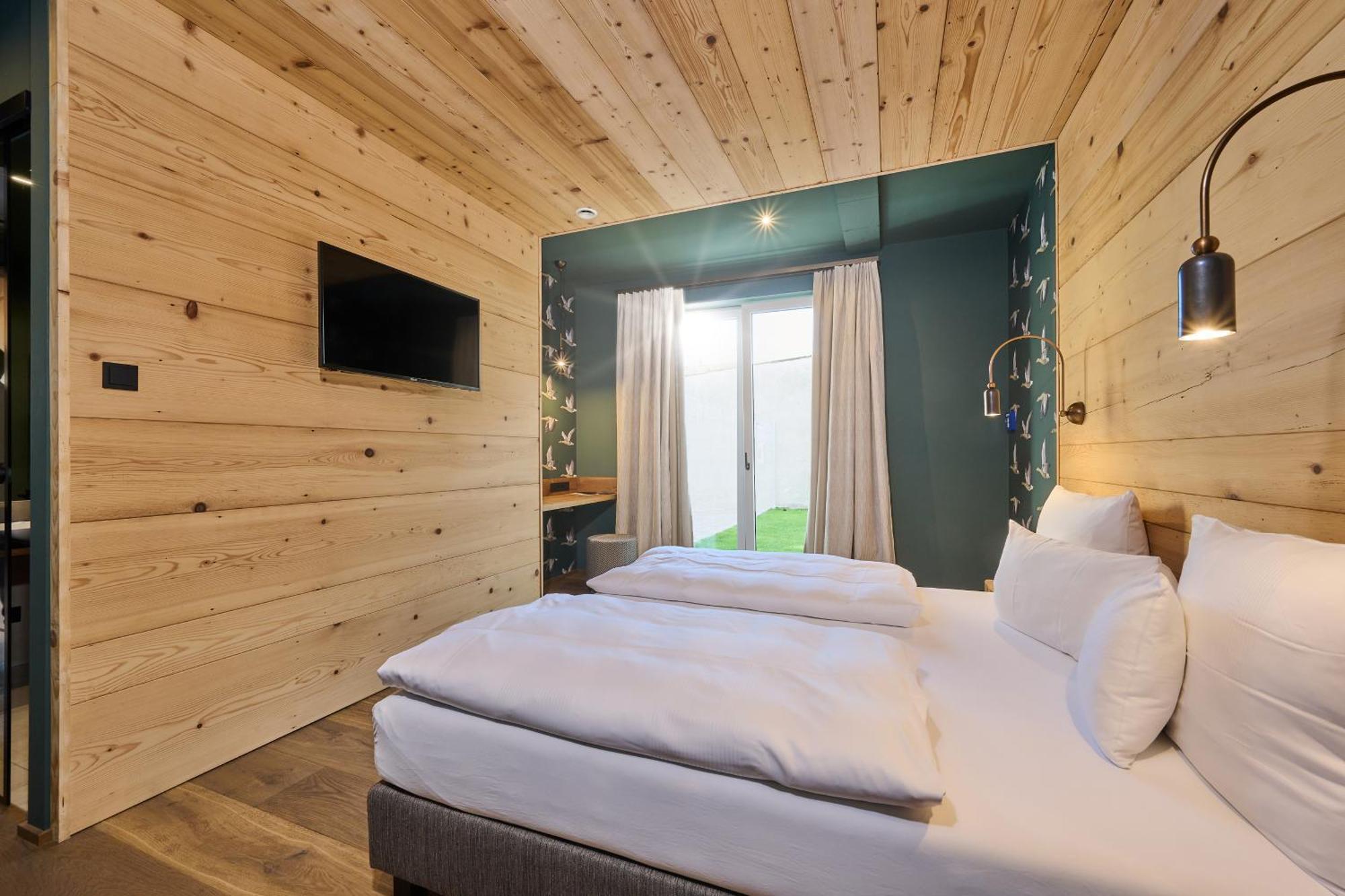 Deluxe Room,1658182376:JPEG