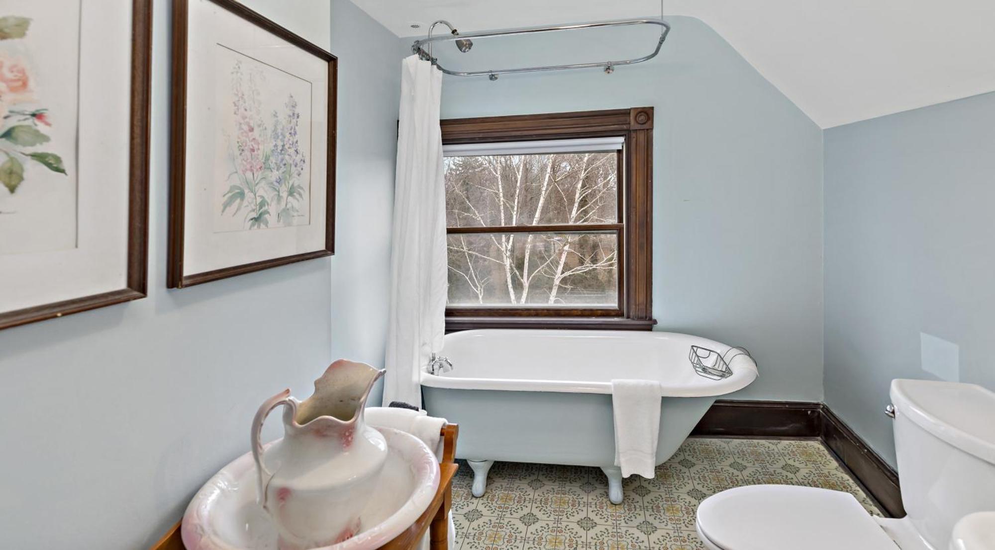 Double Room,1659472103:JPEG