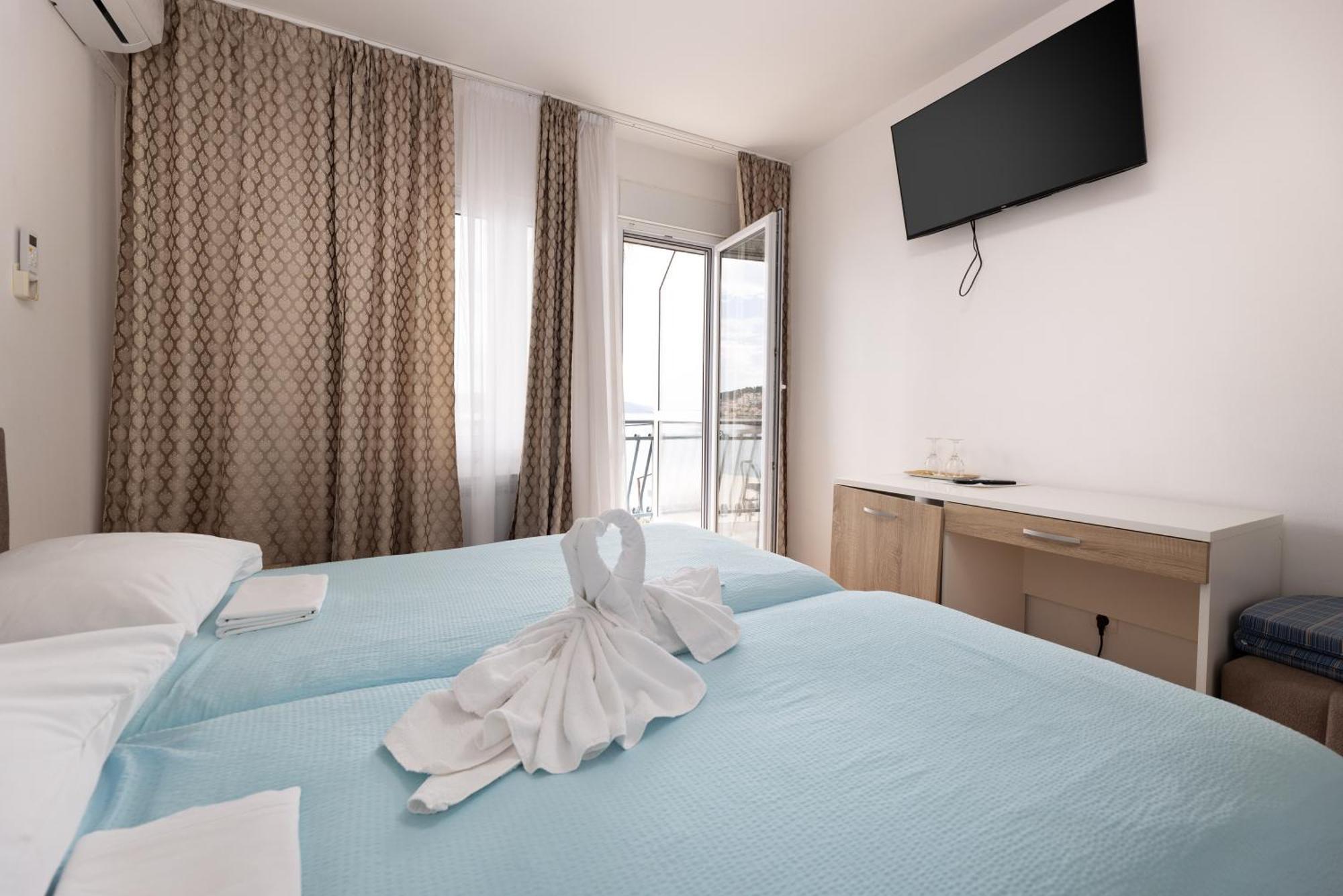 Double Room with Balcony and Sea View