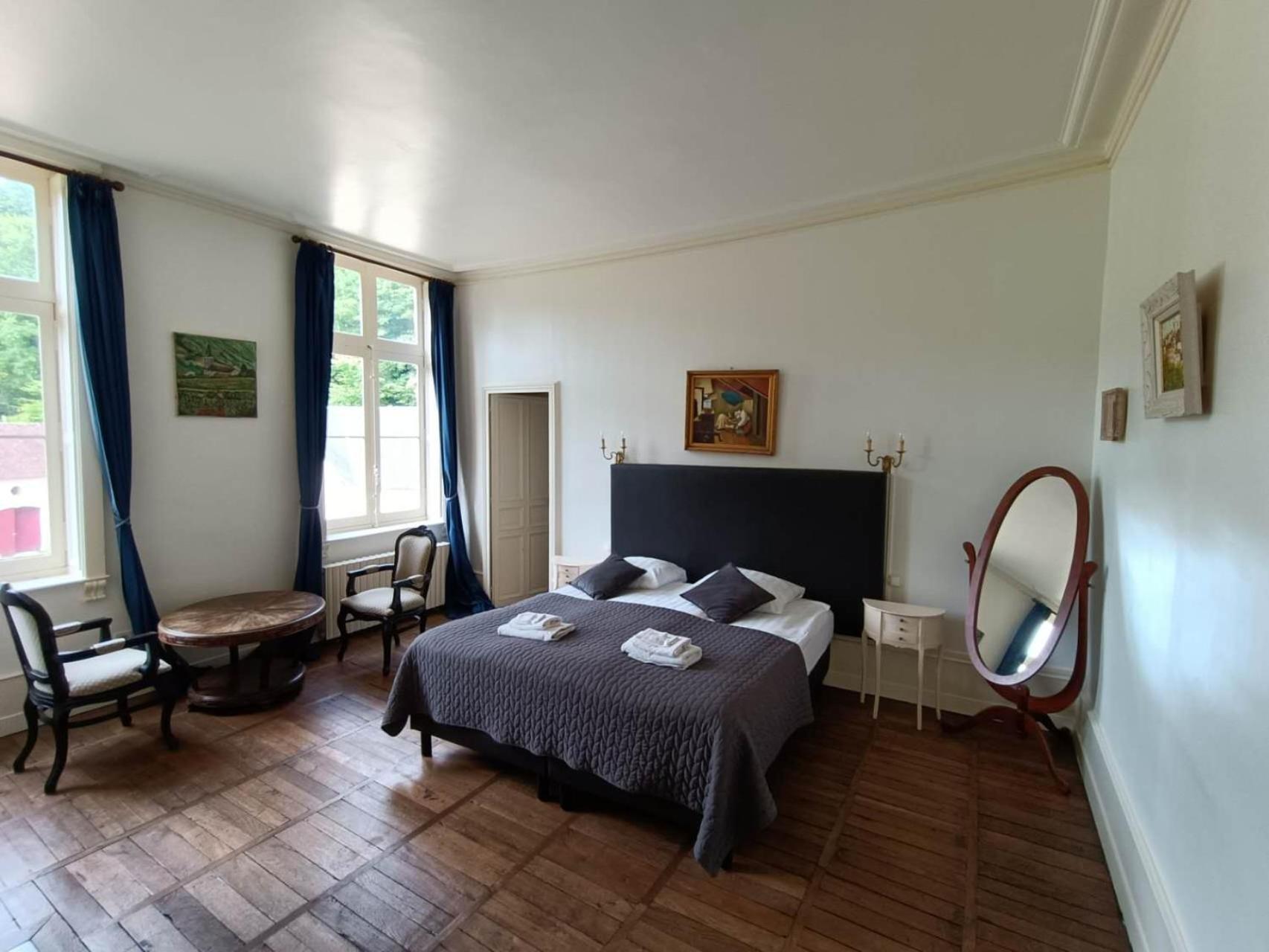 Kamer met Kingsize Bed