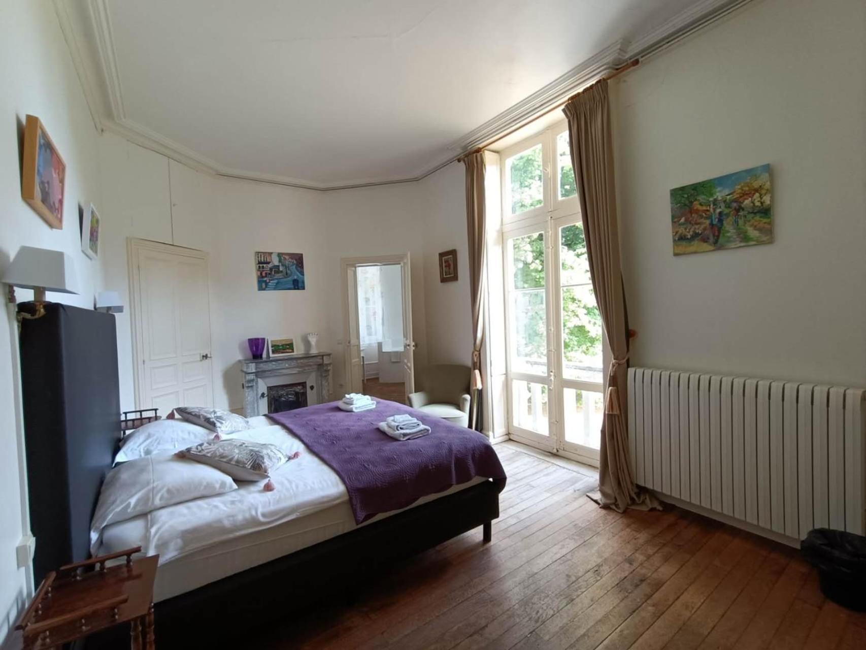 Kamer met Kingsize Bed en Uitzicht op de Tuin