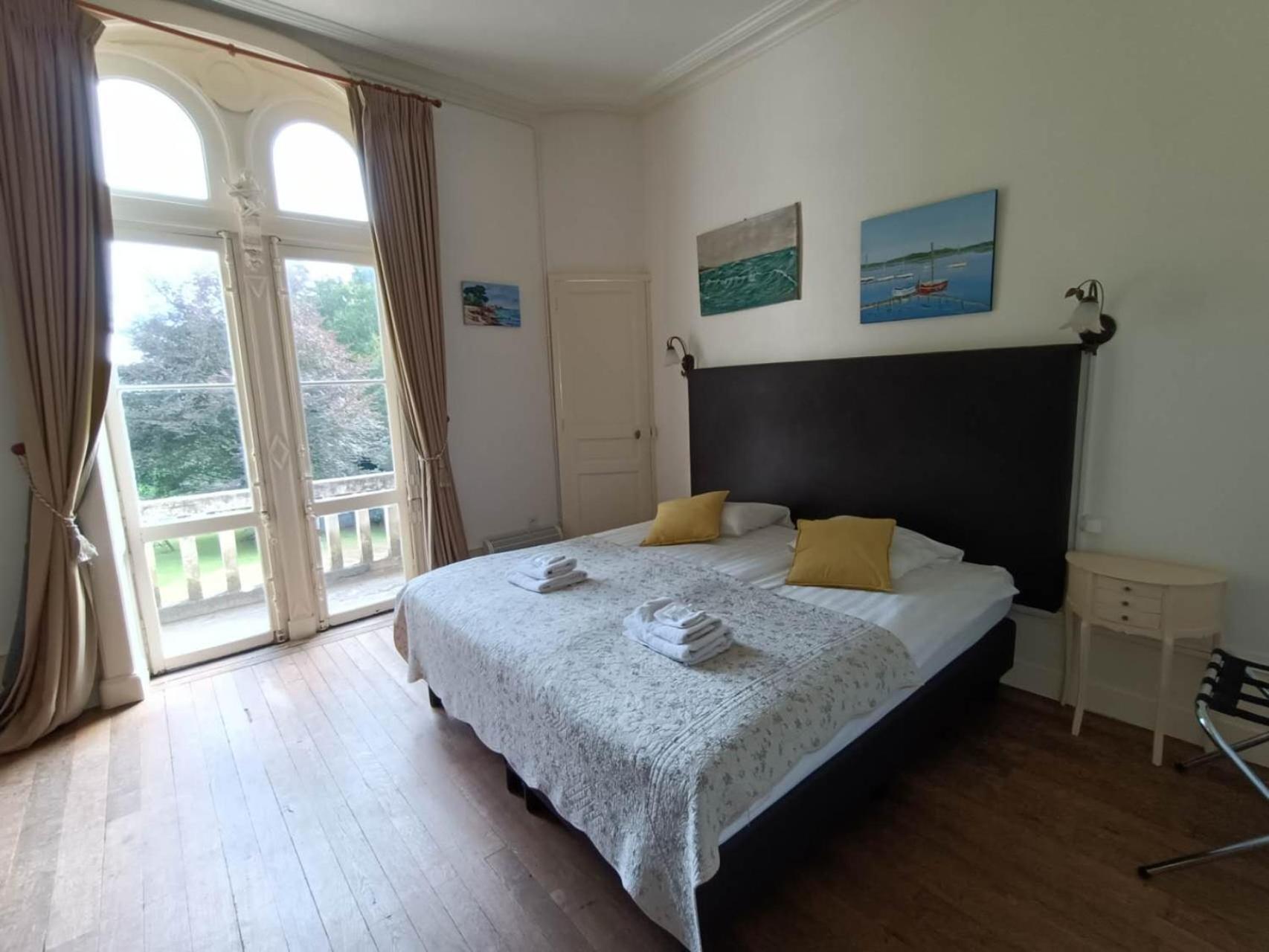 Kamer met Kingsize Bed en Uitzicht op de Tuin