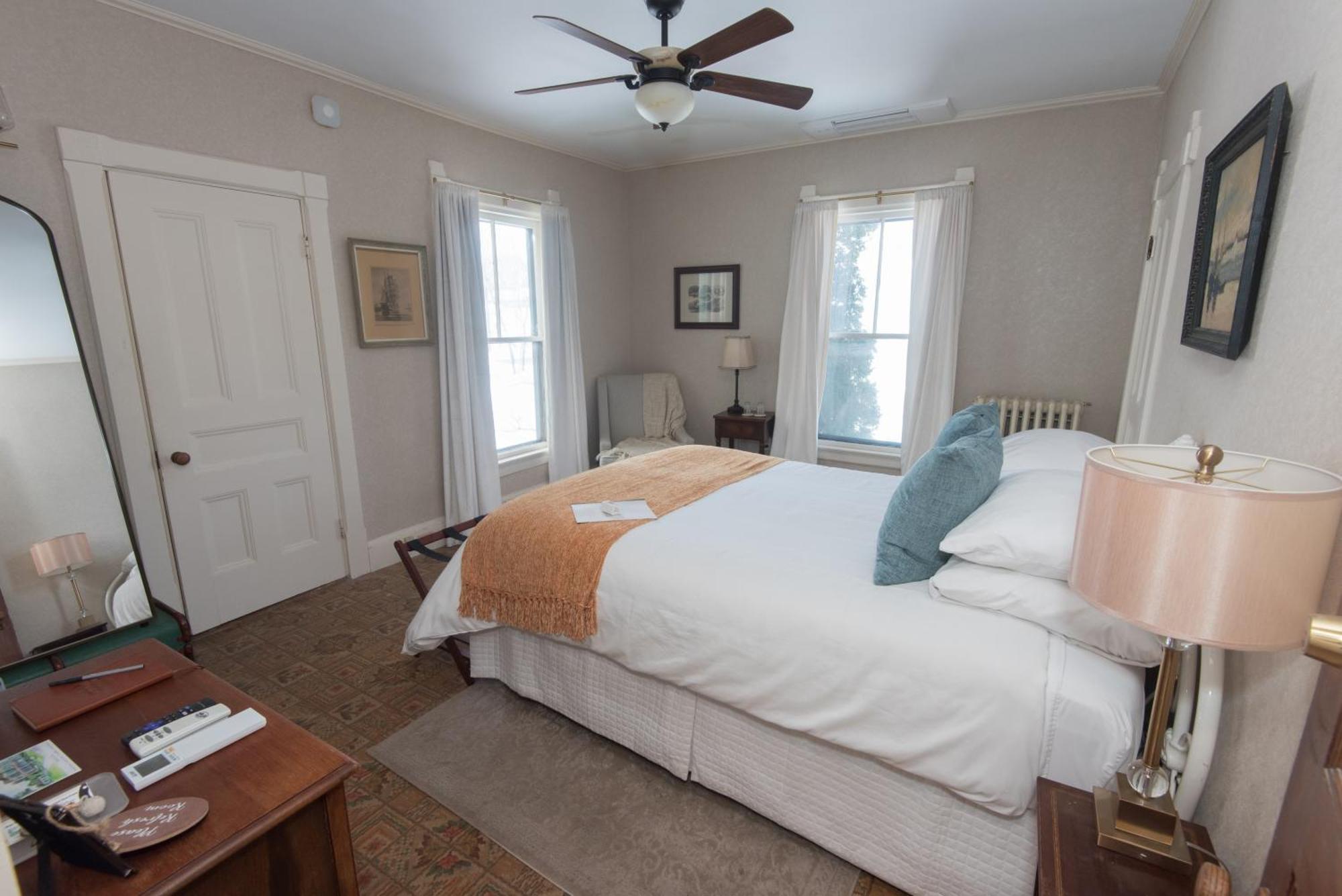 Queen Room