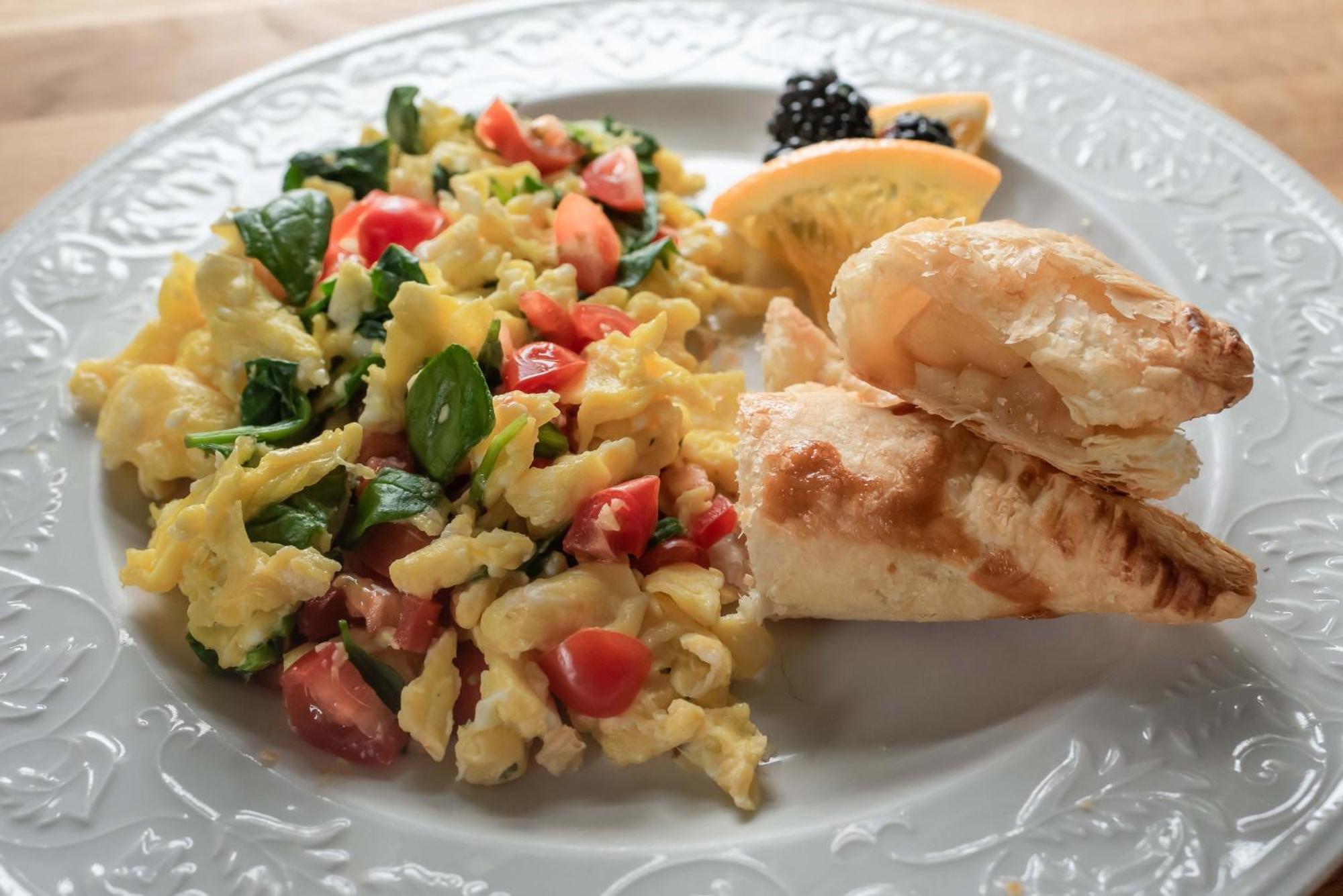 Deluxe King Room,1668008233:JPEG