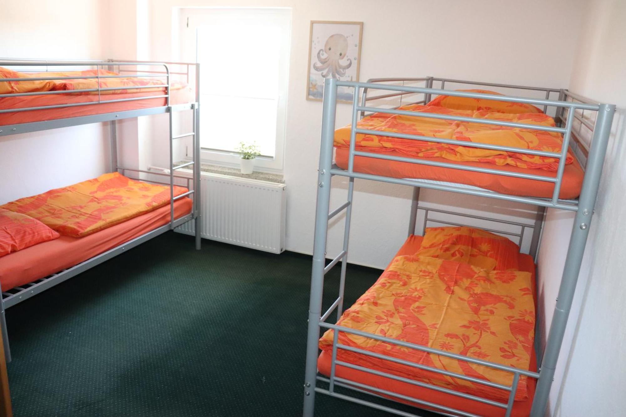 Vierbettzimmer mit eigenem Bad