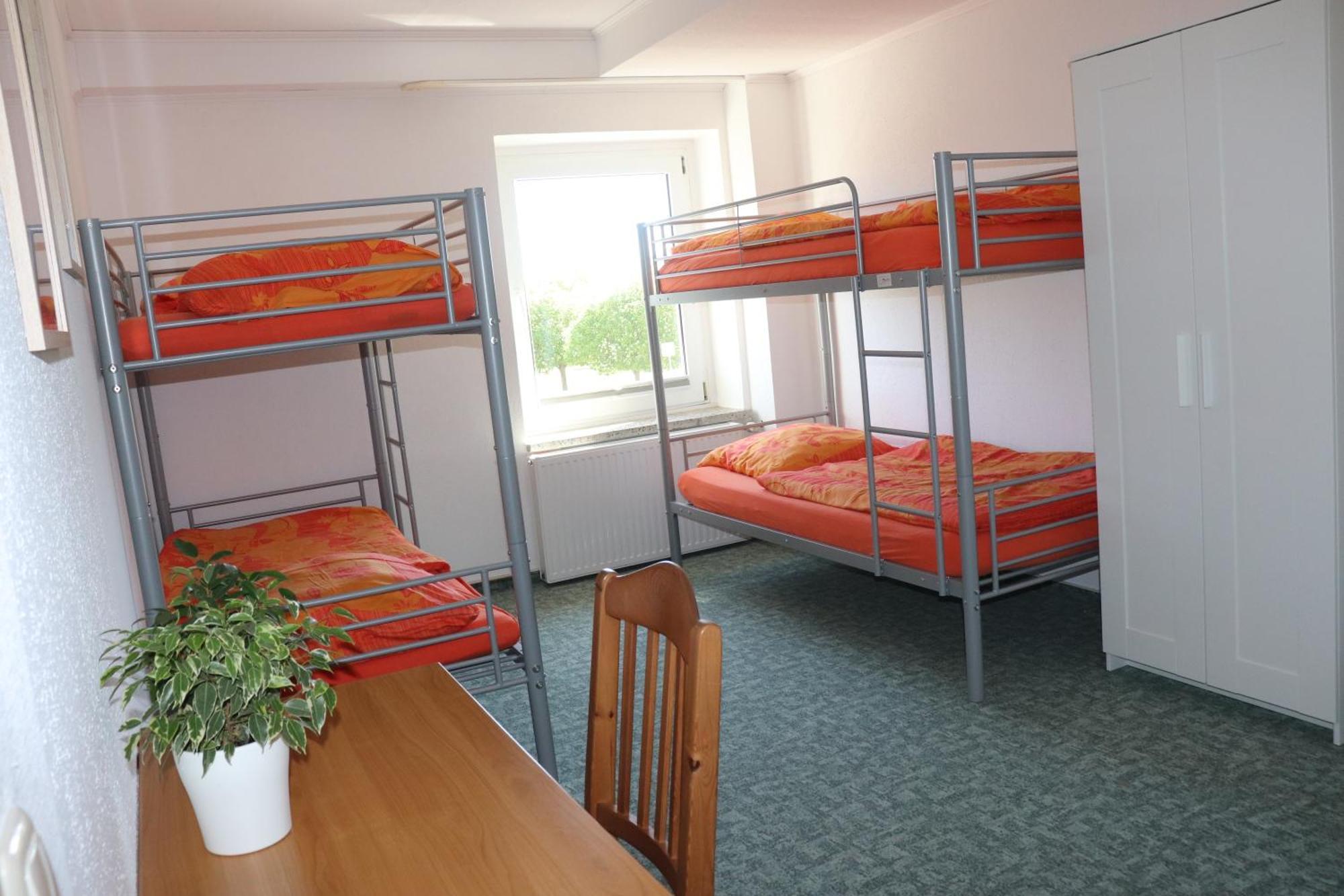Vierbettzimmer mit eigenem Bad