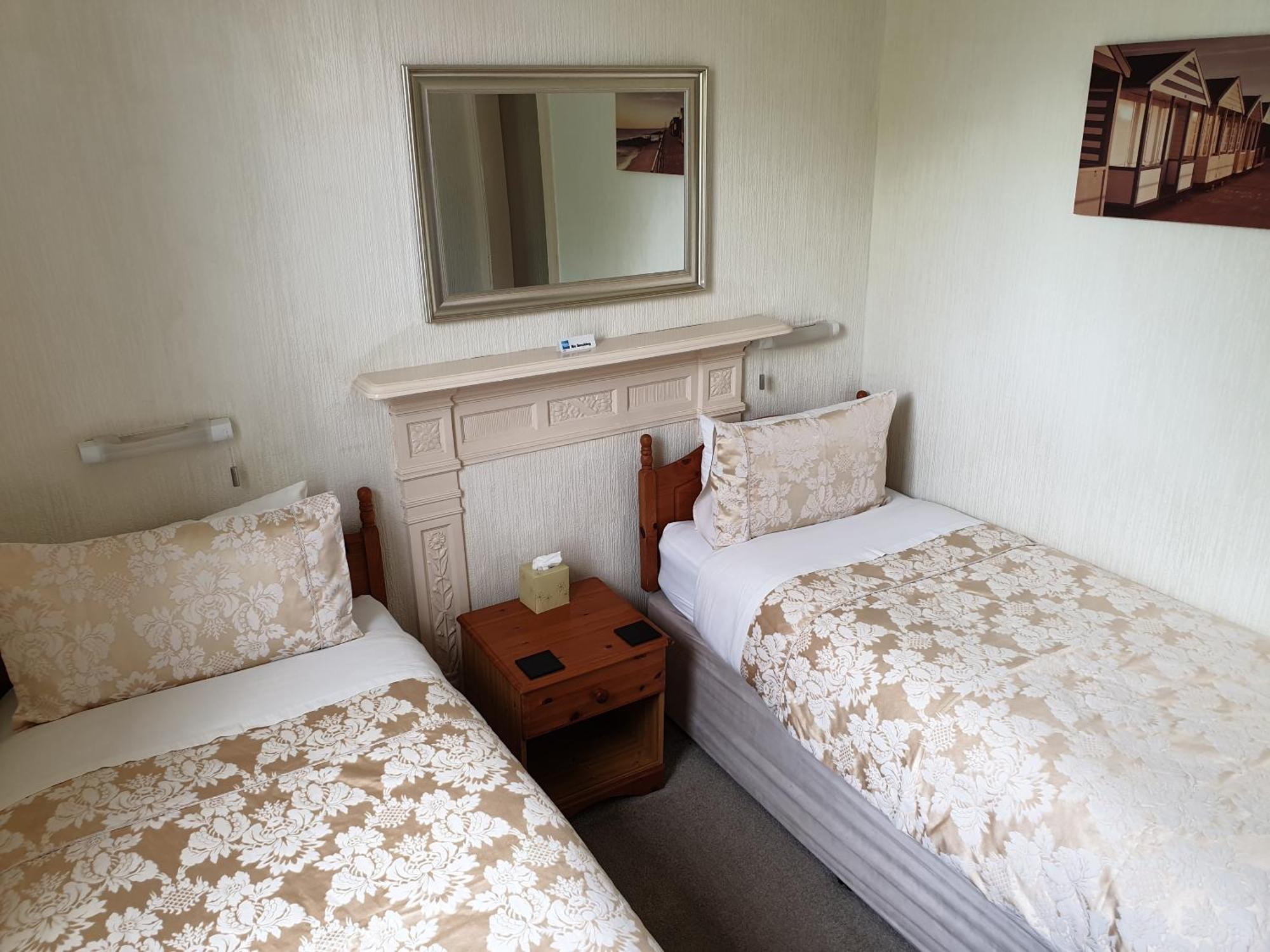 Twin Room with En-Suite