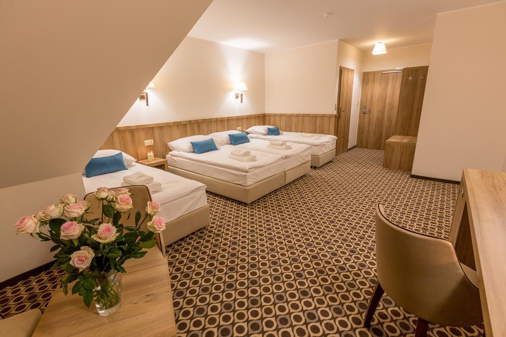 Dreibettzimmer mit Balkon