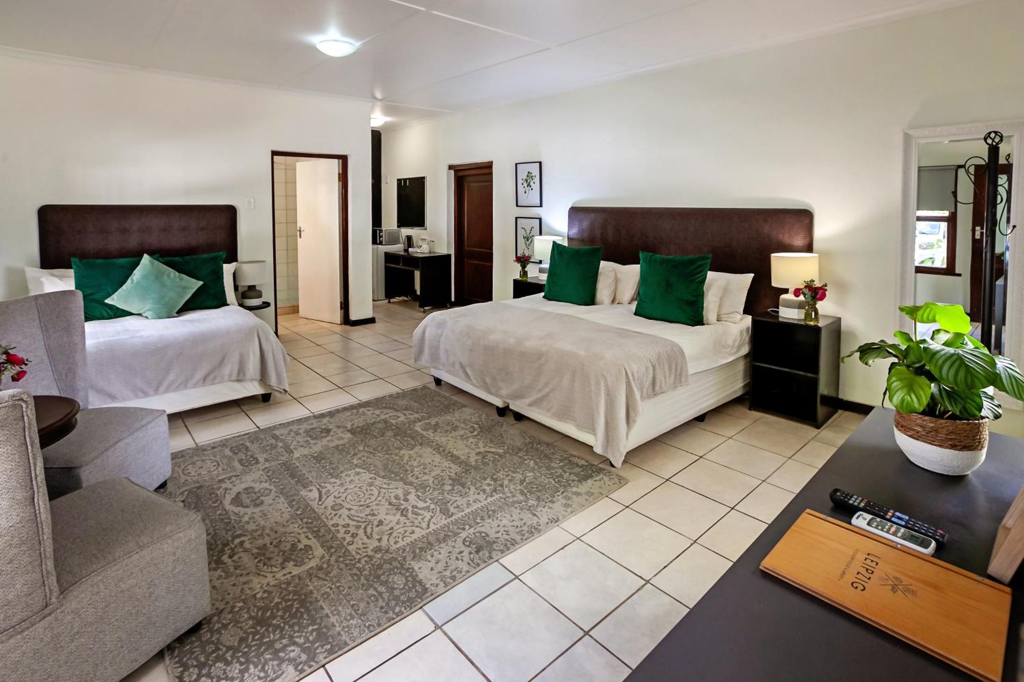 Family Room,1685088720:JPEG