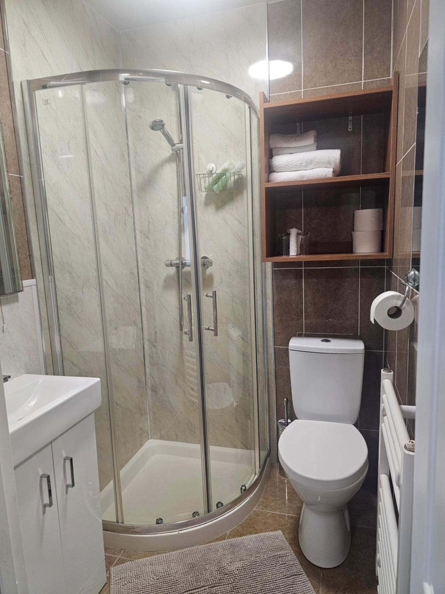 Small Double Room,1697845264:JPEG