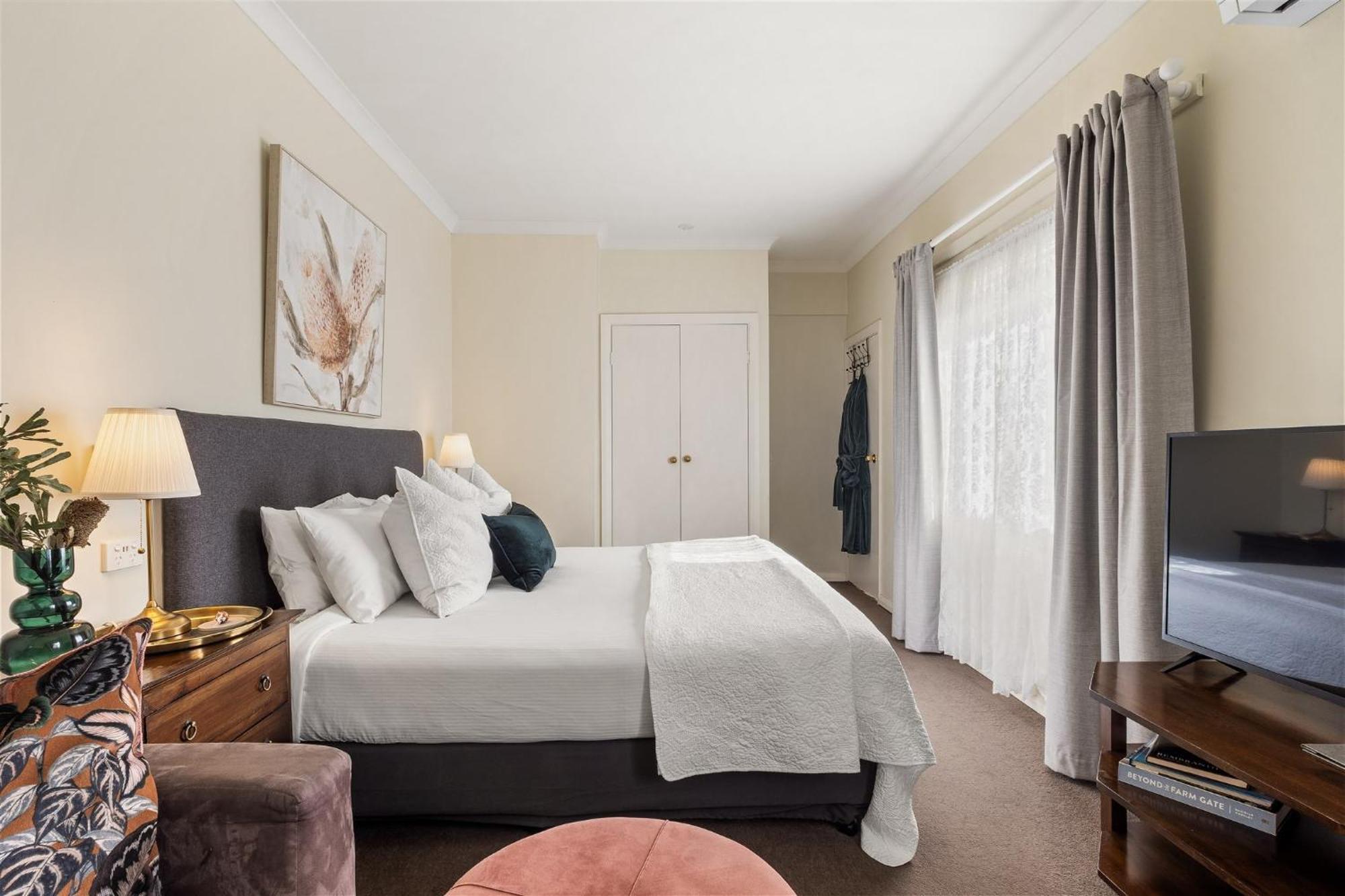Summer King Room