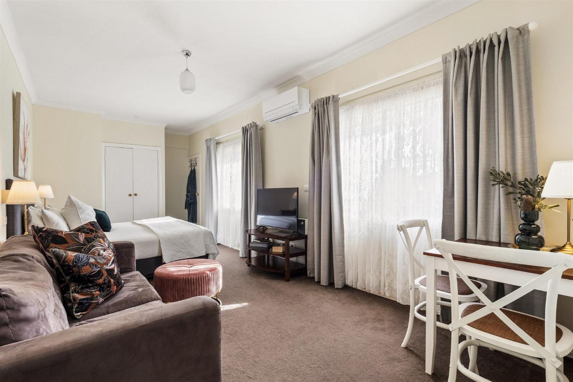Summer King Room