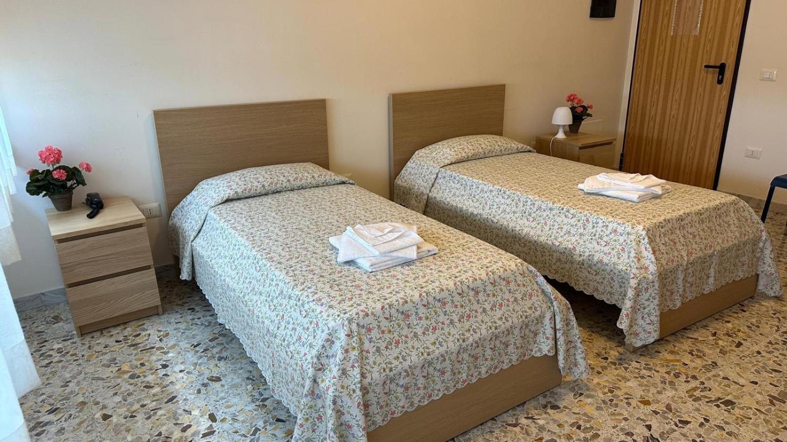 Camera Doppia con Letti Singoli con Bagno Privato