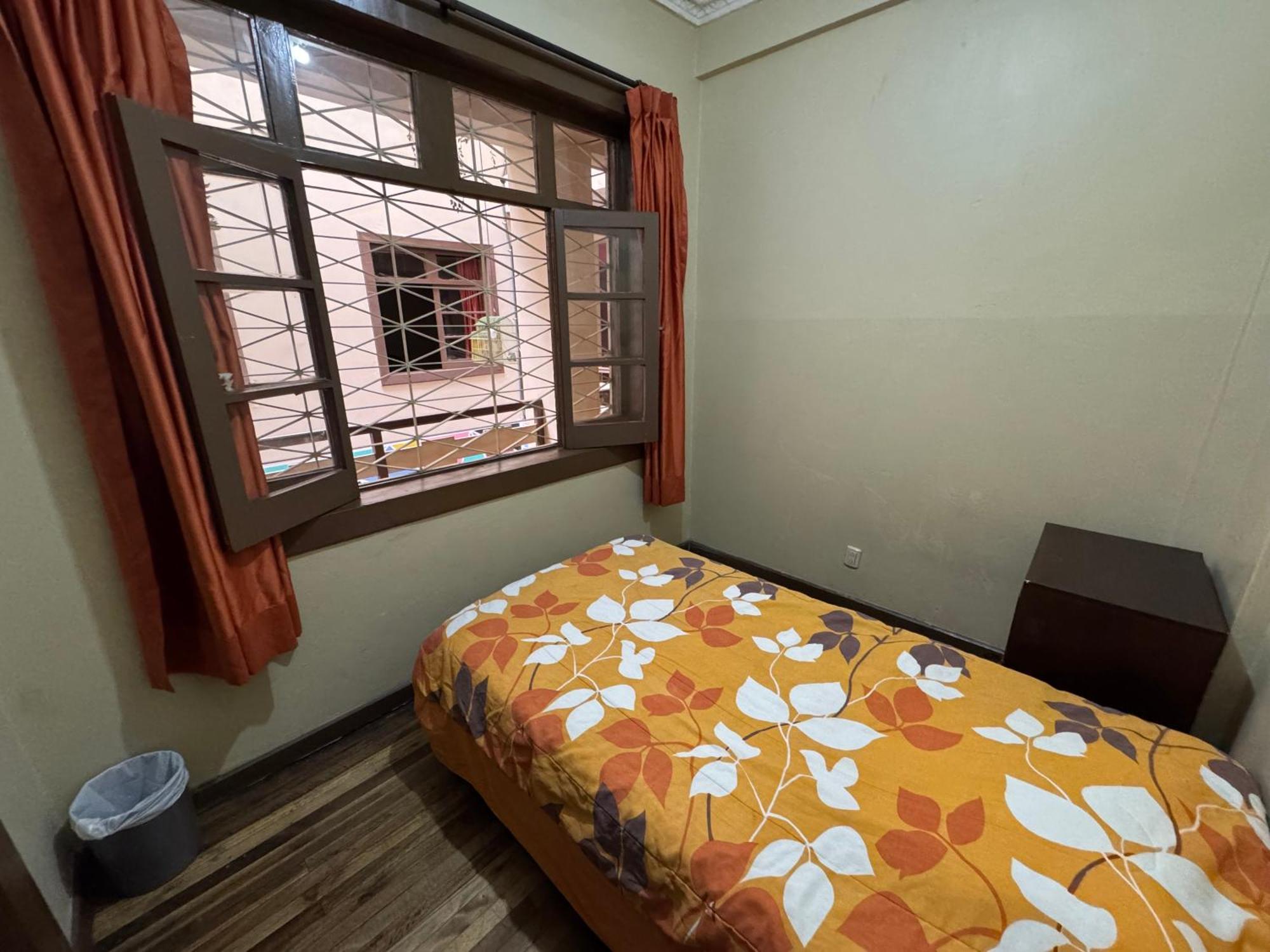 Single Room with Shared Bathroom