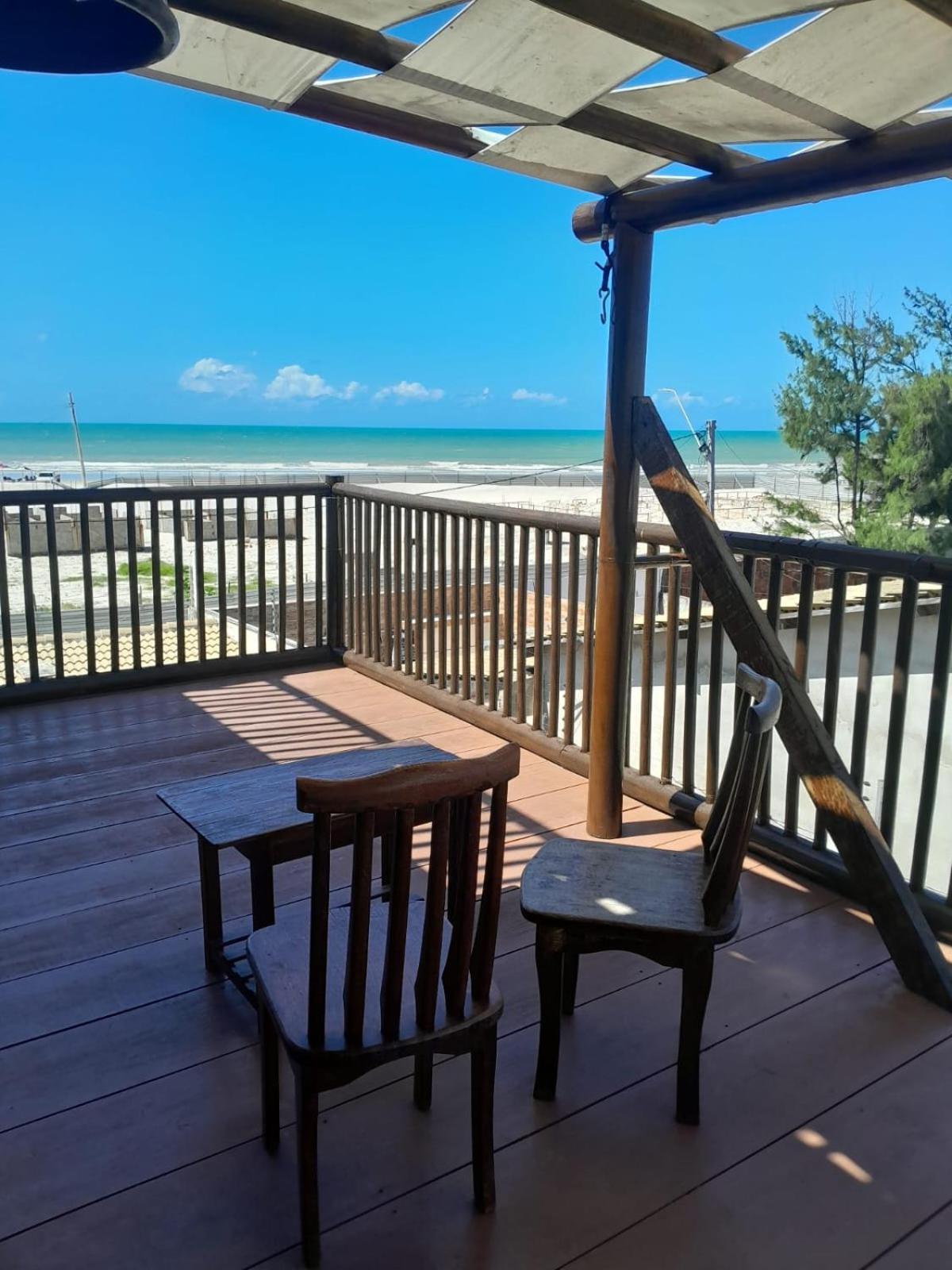 Suite con cama extragrande y vistas al mar