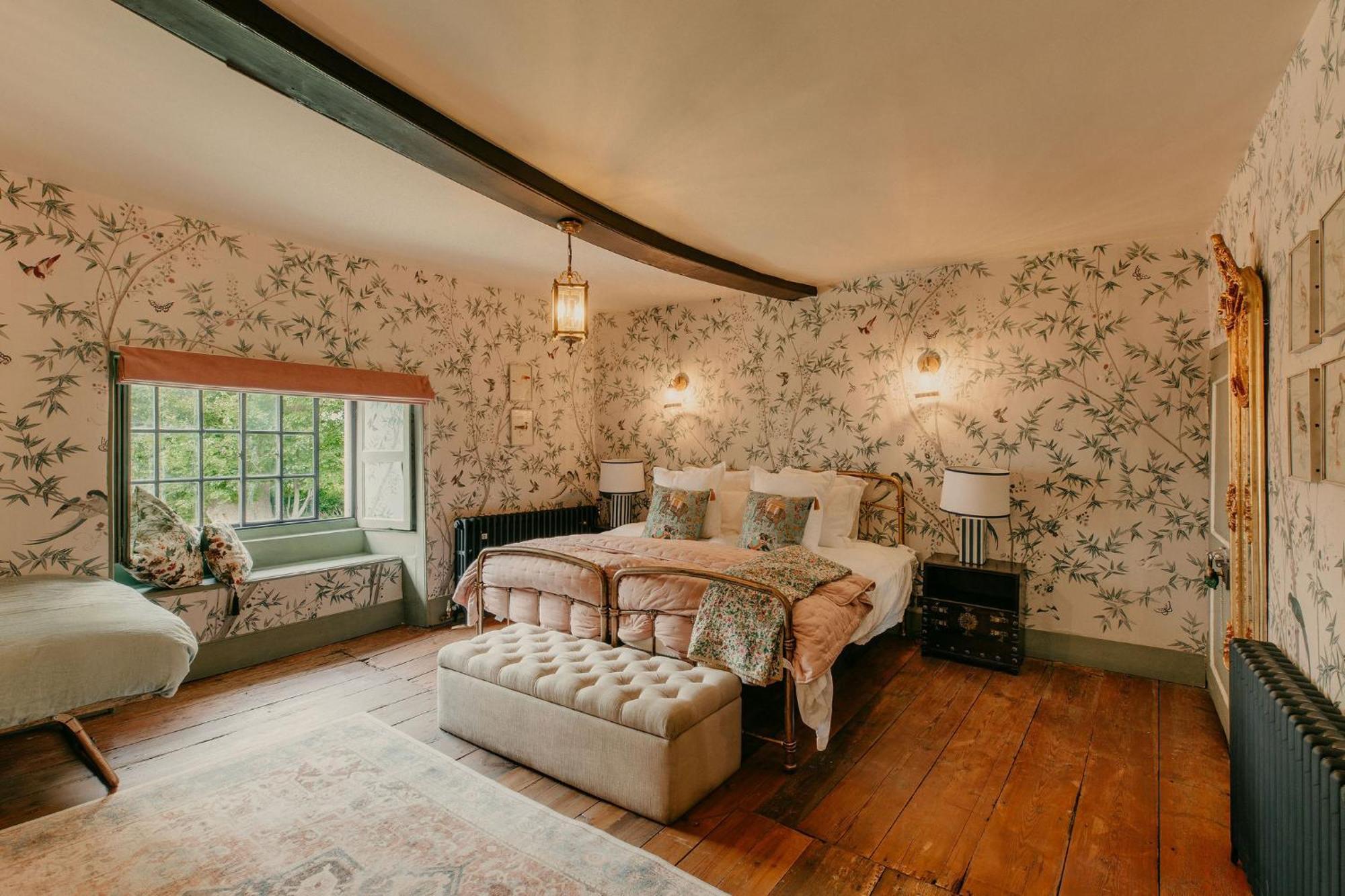 Quadruple Room with Private Bathroom