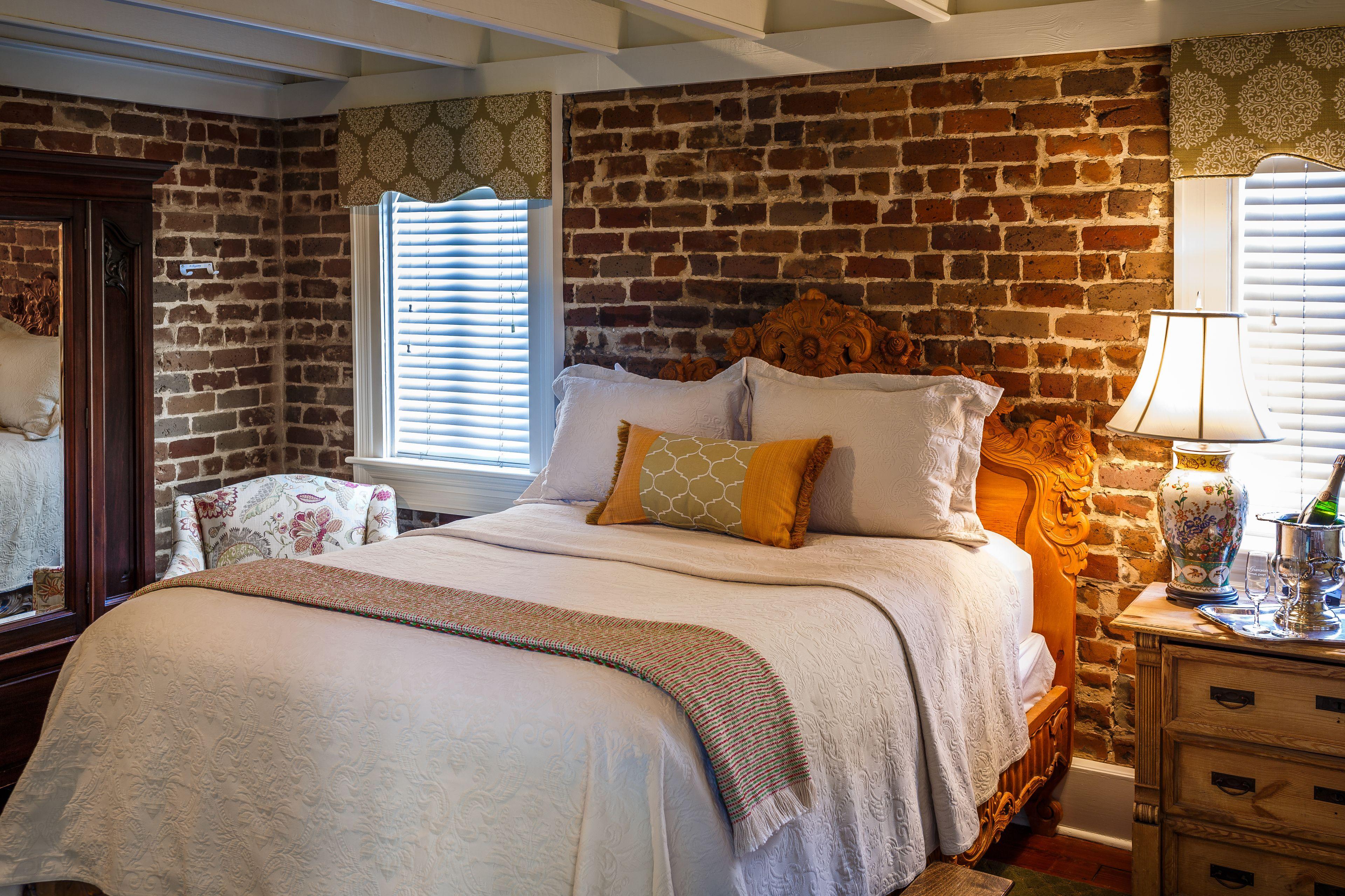 The Carriage House Superior Queen