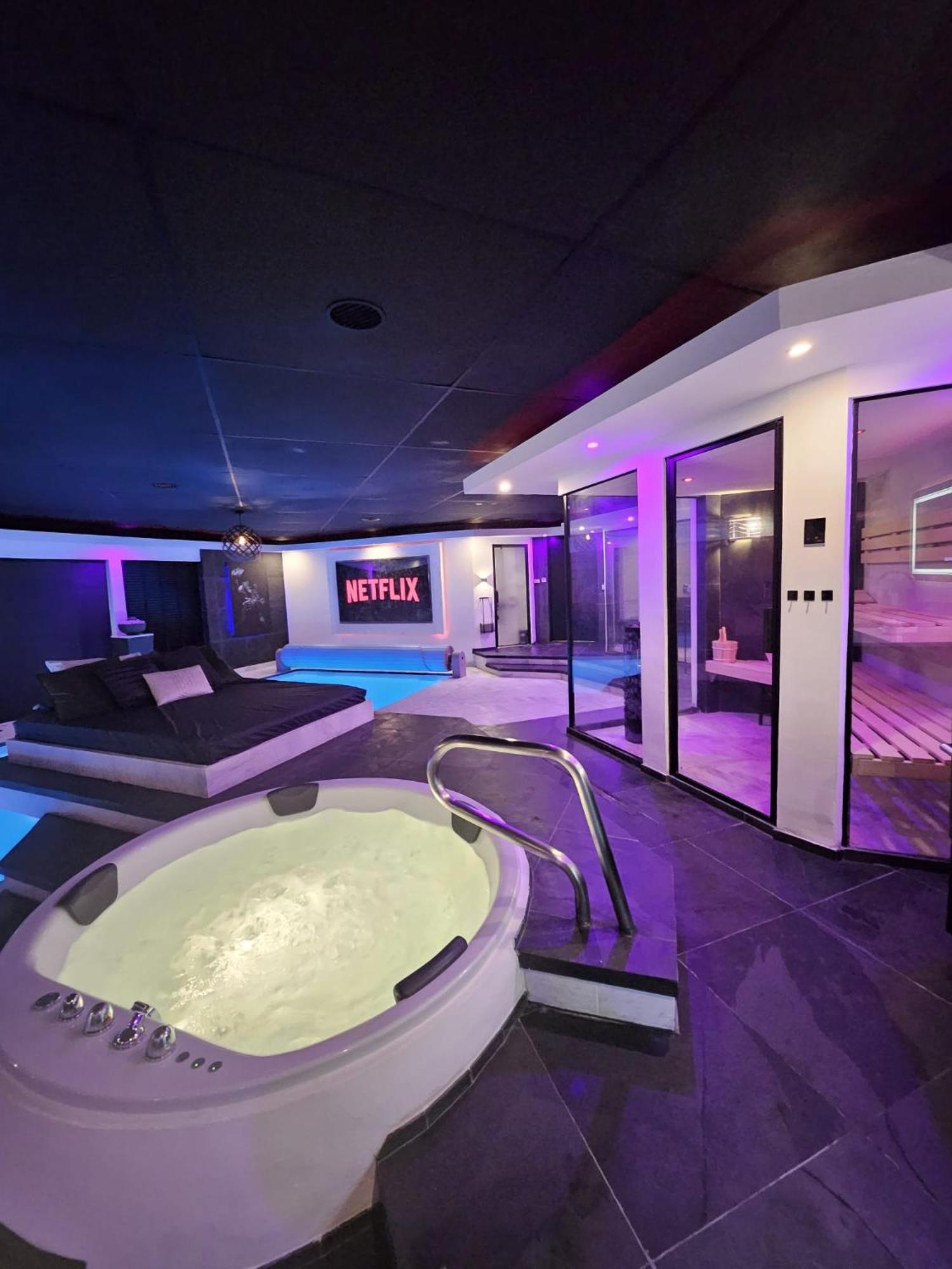 Queen Suite Pool View
