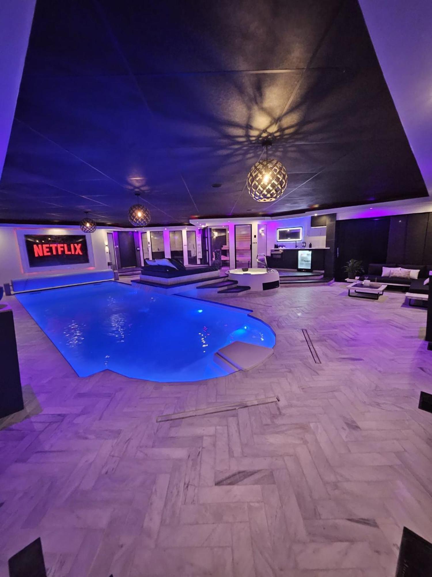 Queen Suite Pool View