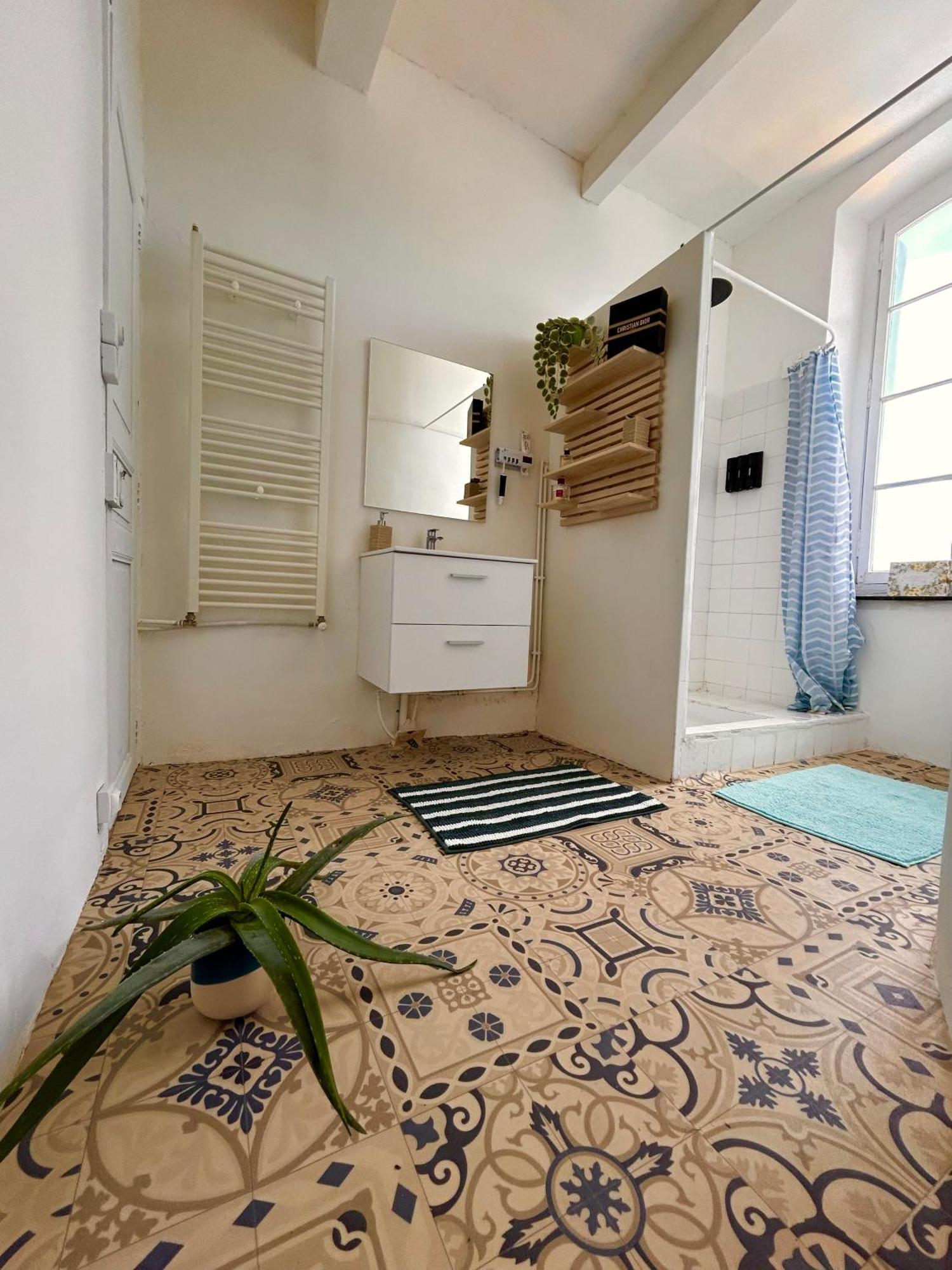 Chambre Double avec Salle de Bains Commune