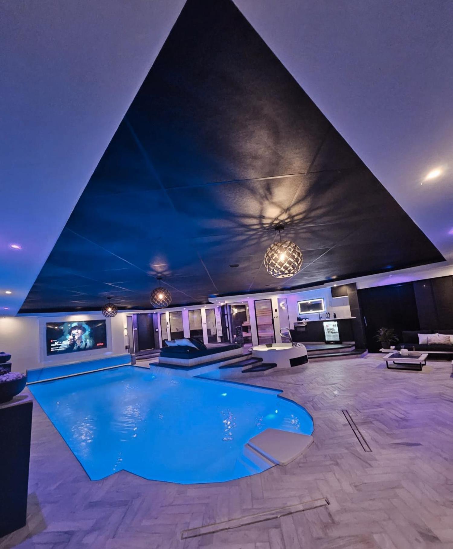 Queen Suite Pool View