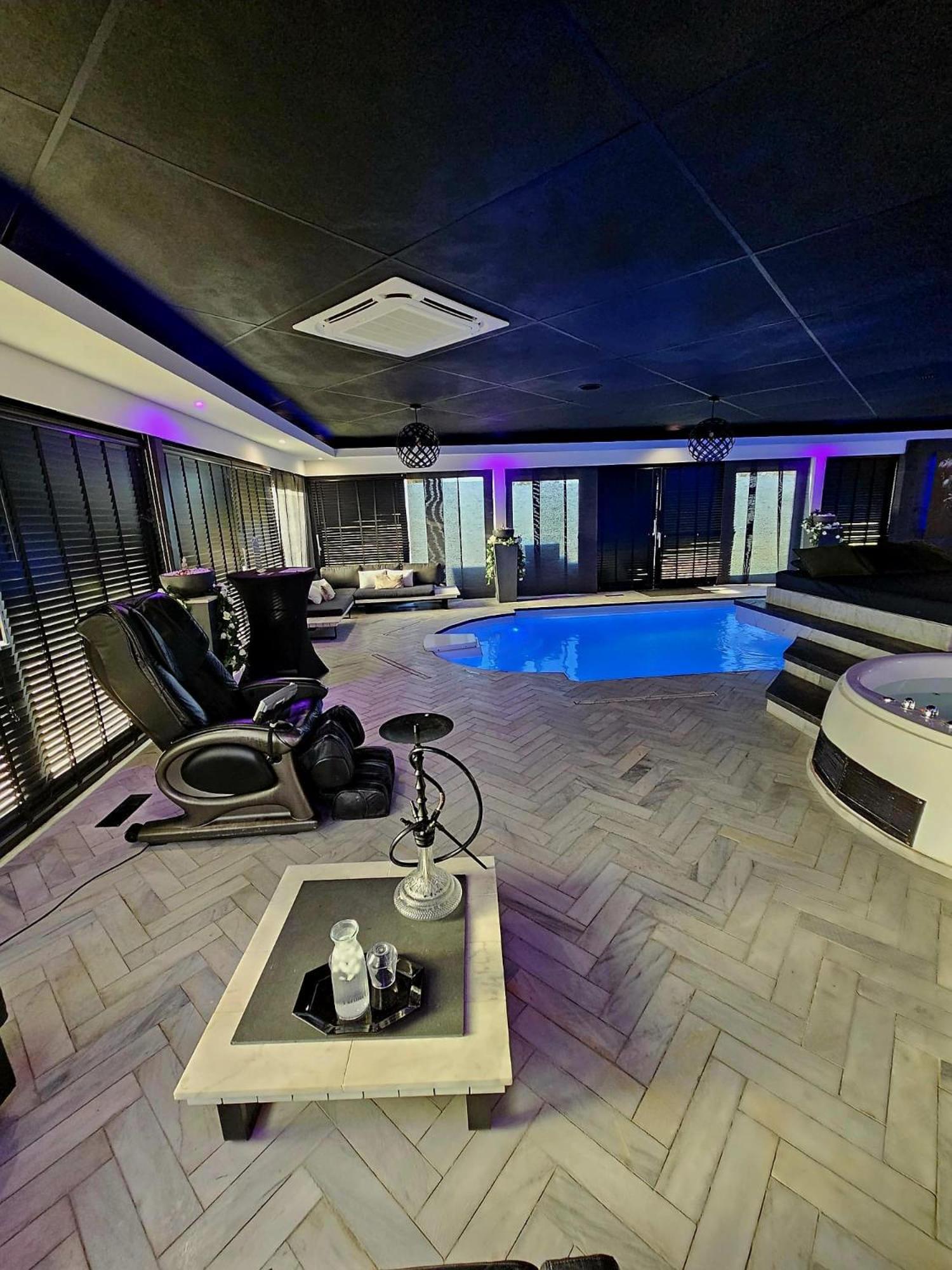 Queen Suite Pool View