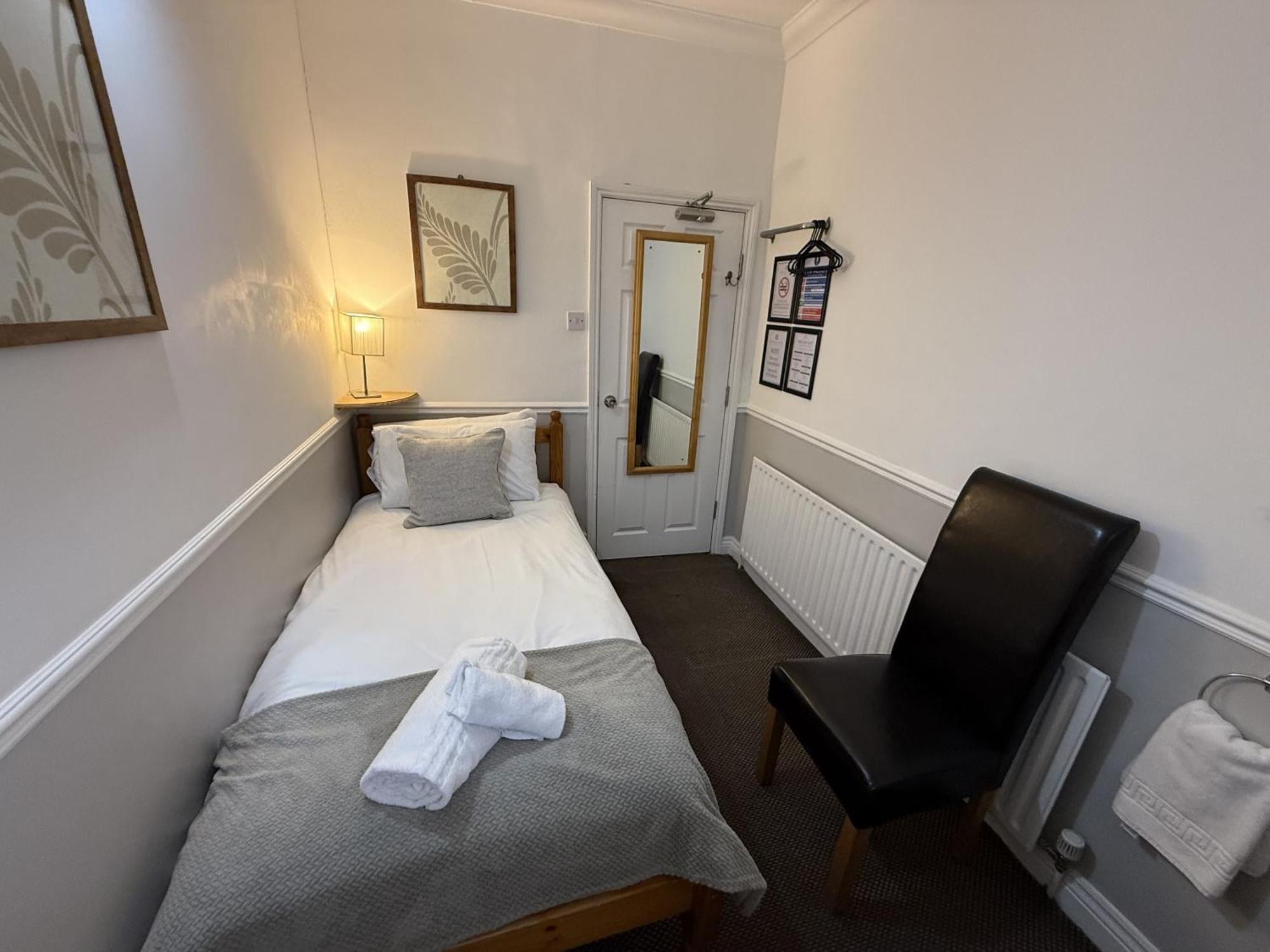 Single Room with Shared Bathroom,1731406859:JPEG