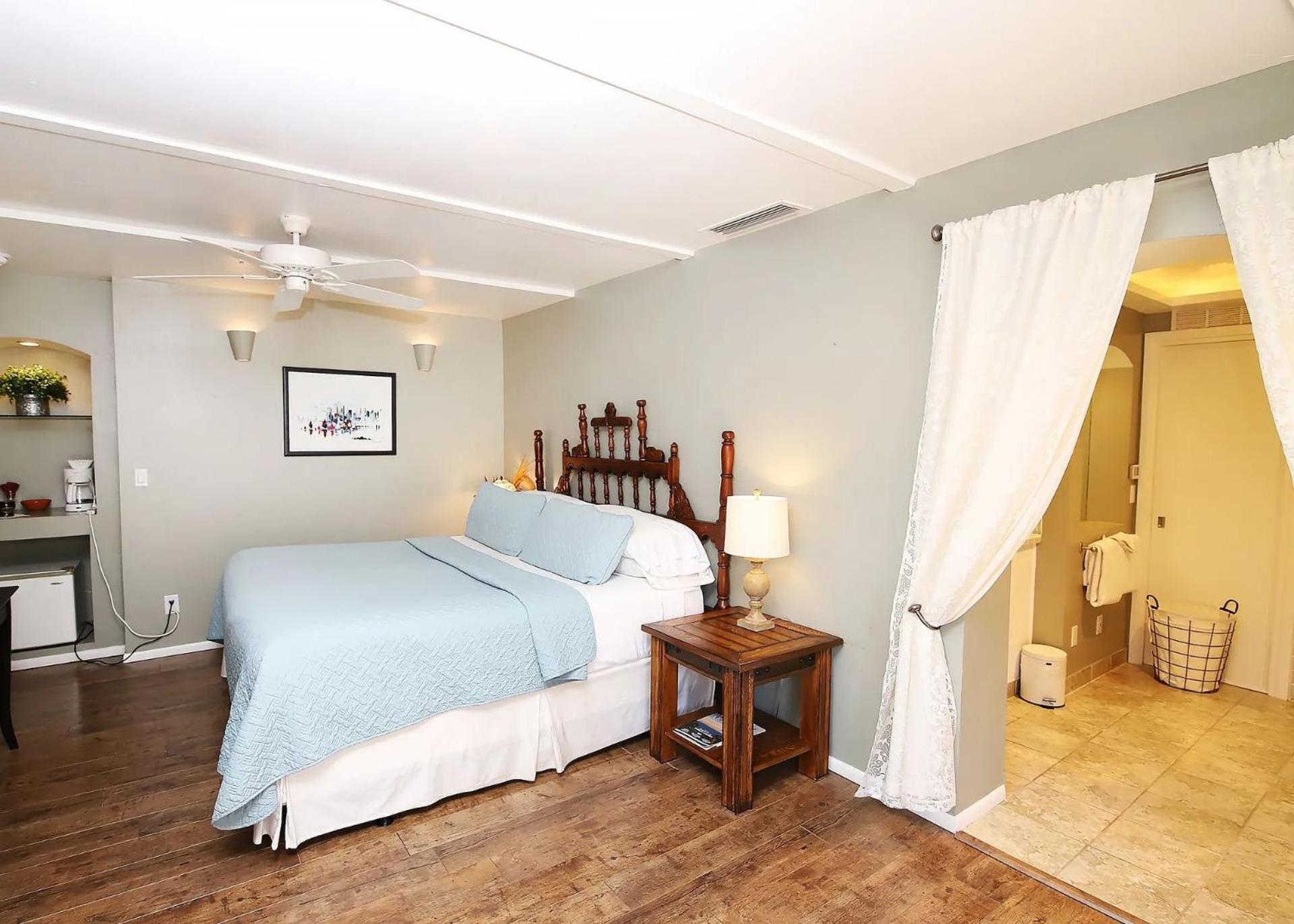 Deluxe Suite with Spa Bath