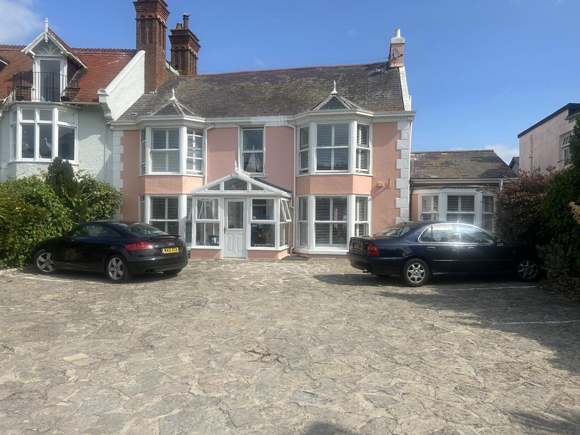 Family Room with Shower,1758323306:JPEG