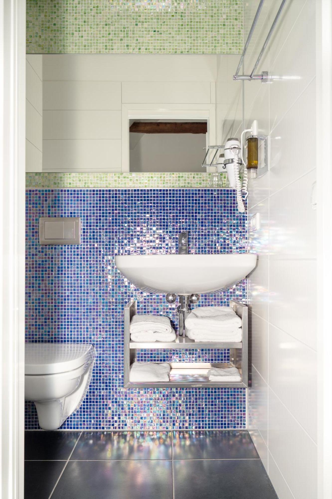 Deluxe Triple Room Private Bathroom Garden View