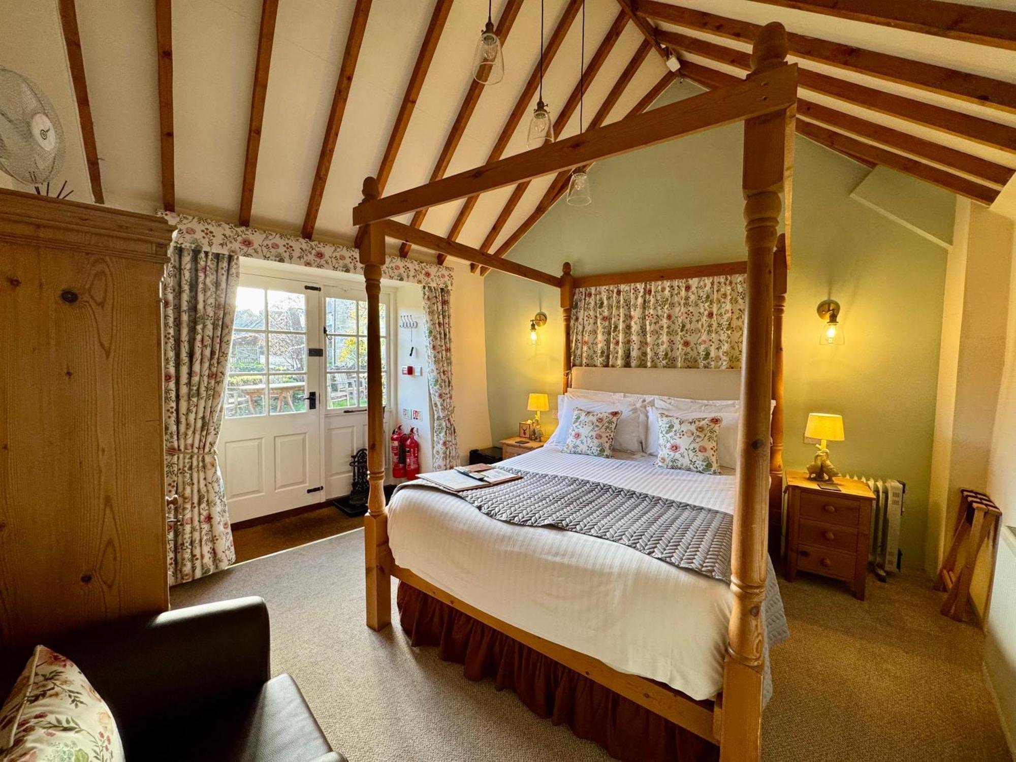 King Room,1588250907:JPEG