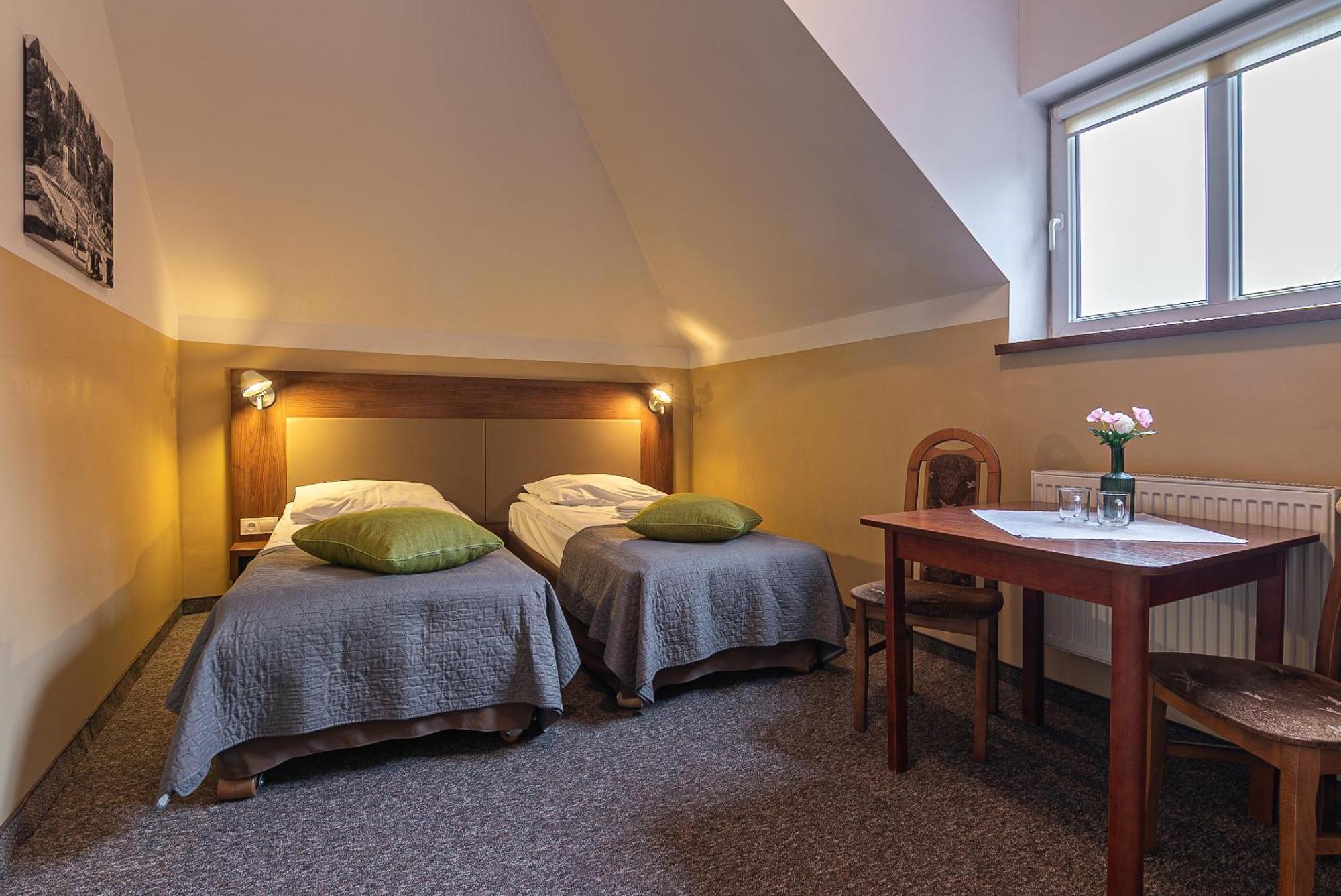 Vierbettzimmer mit Bad