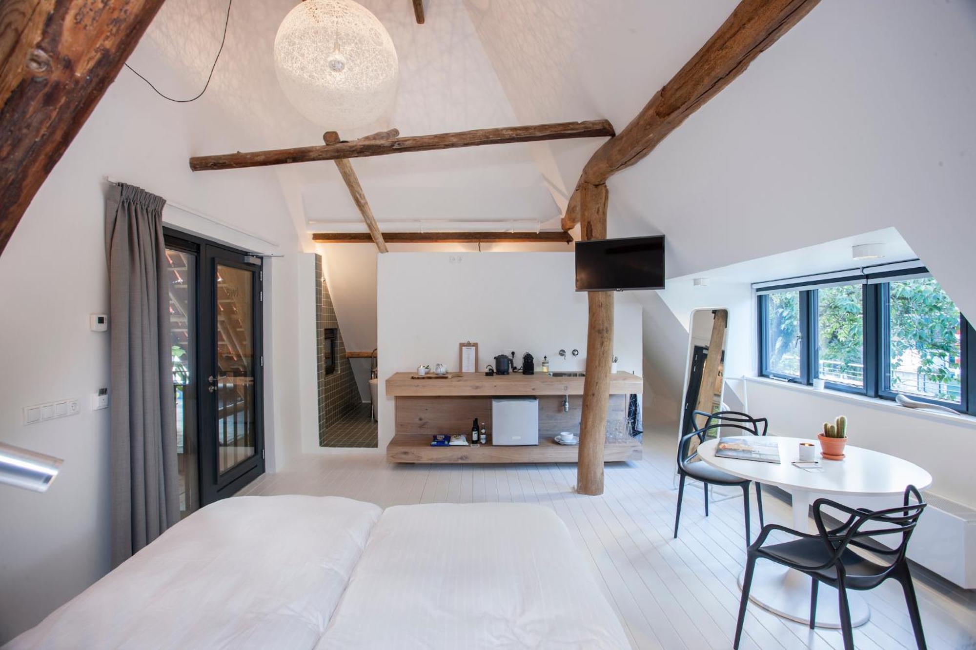 Twin Room Bathroom