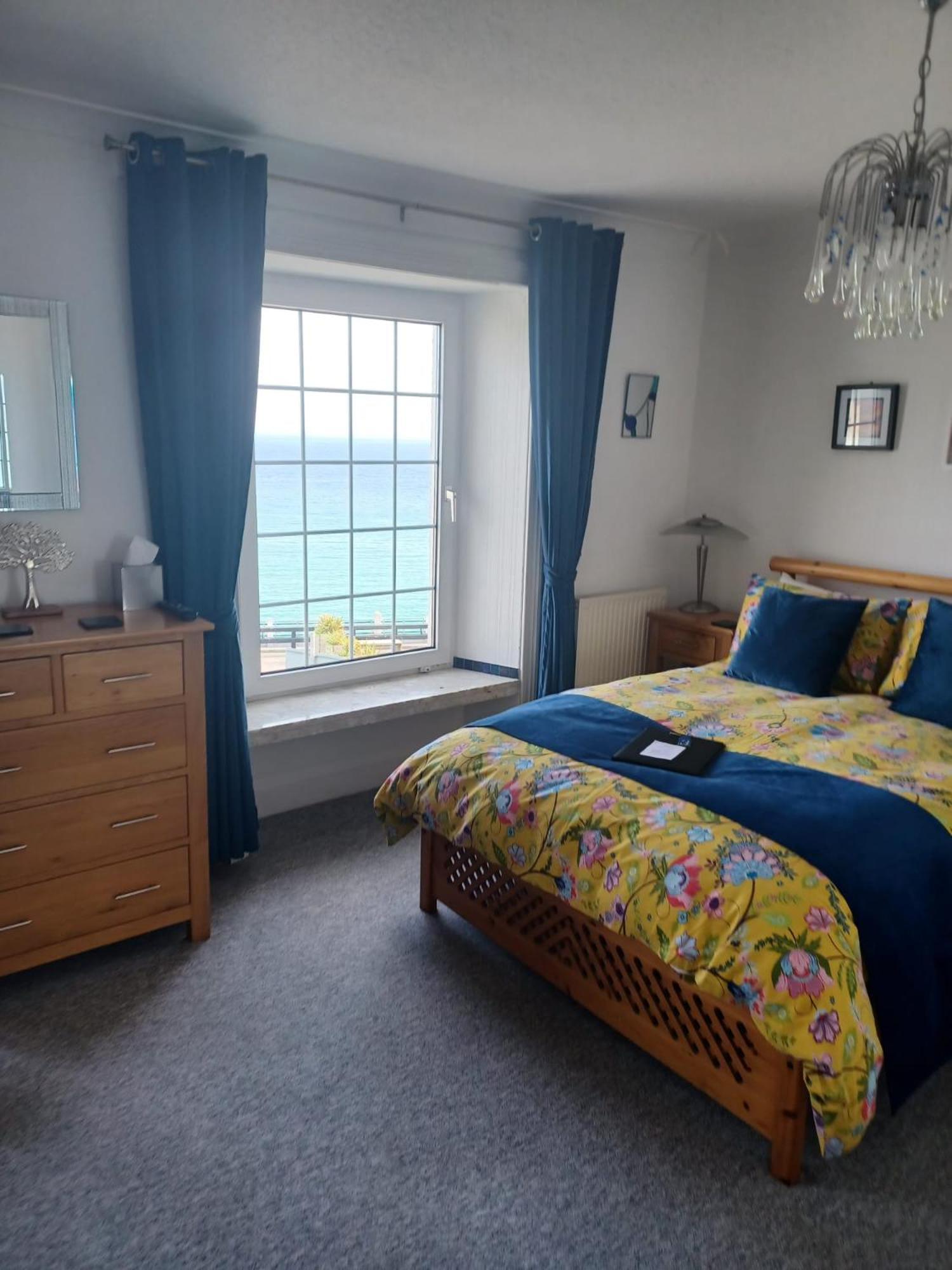 Double Room,1744539717:JPEG