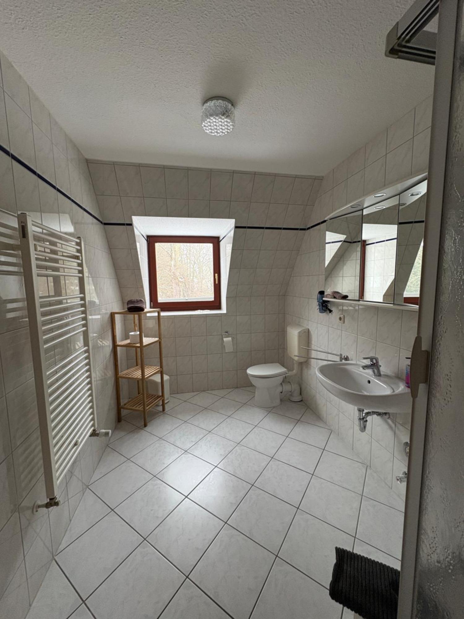 Dreibettzimmer mit Bad