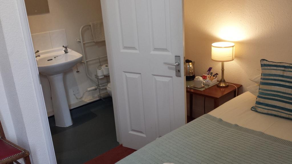 Single Room Shared Shower Toilet