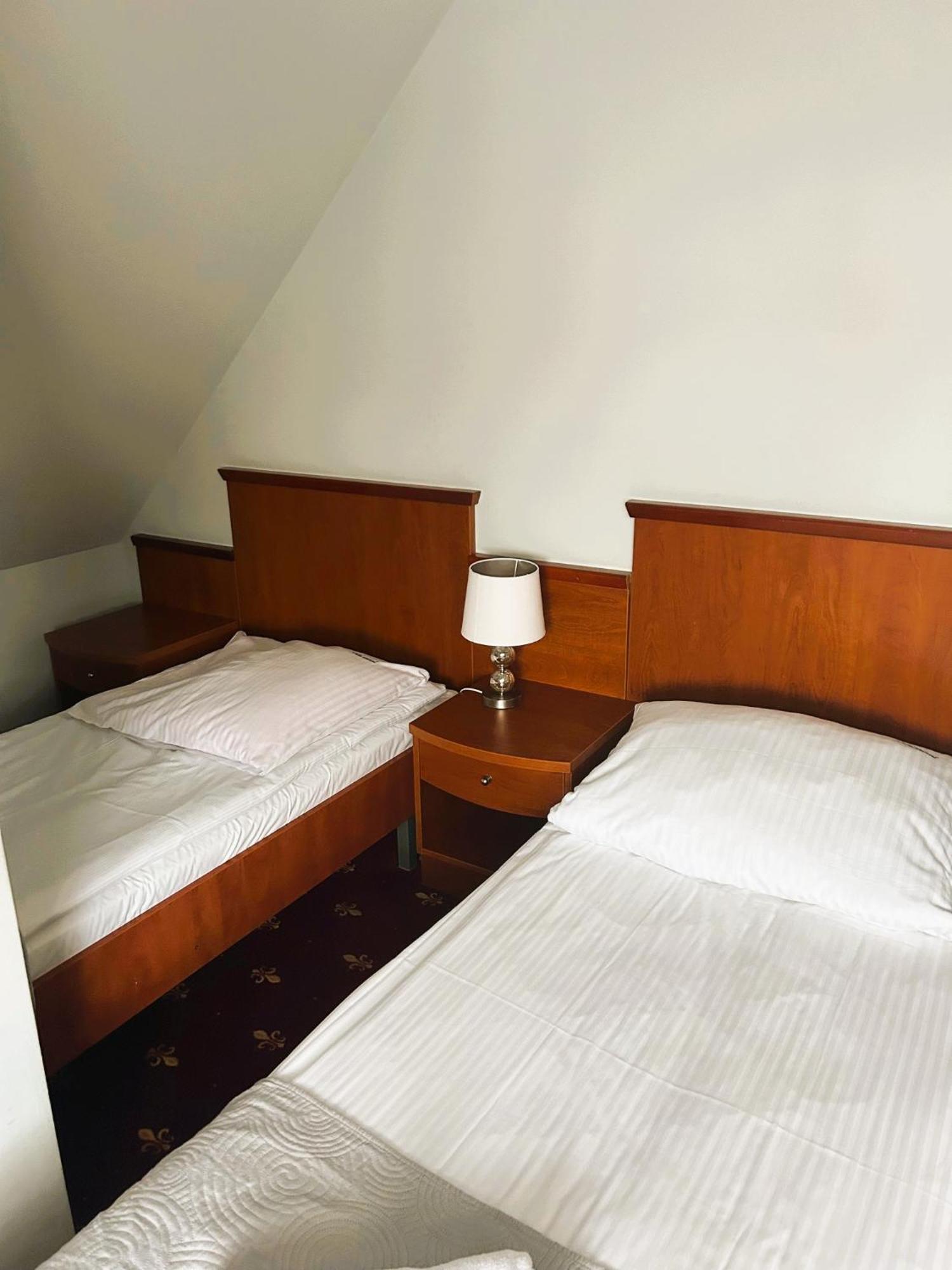 Twin Room - Attic,1756410779:JPEG