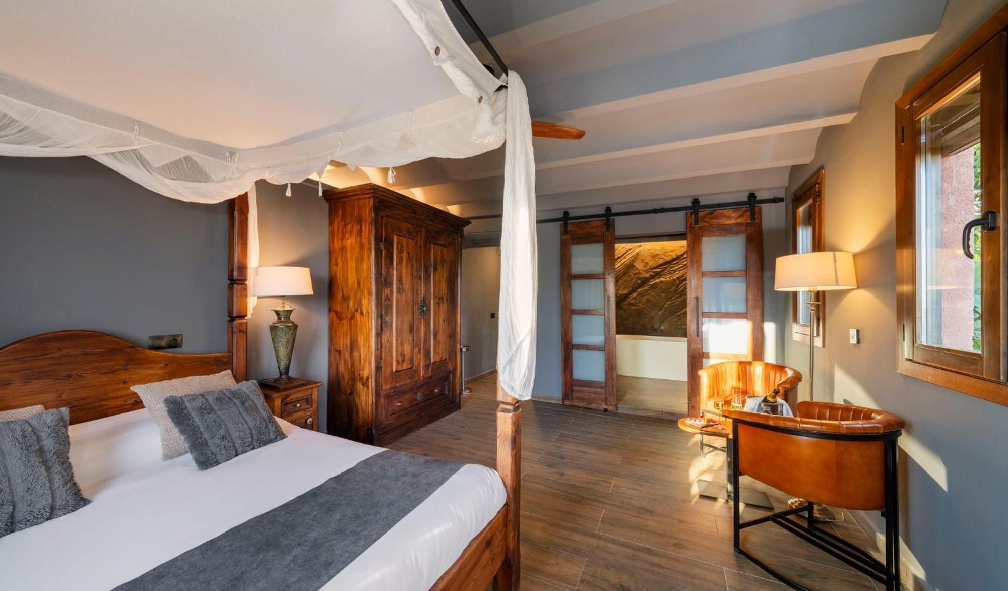 Double Room with Spa Bath