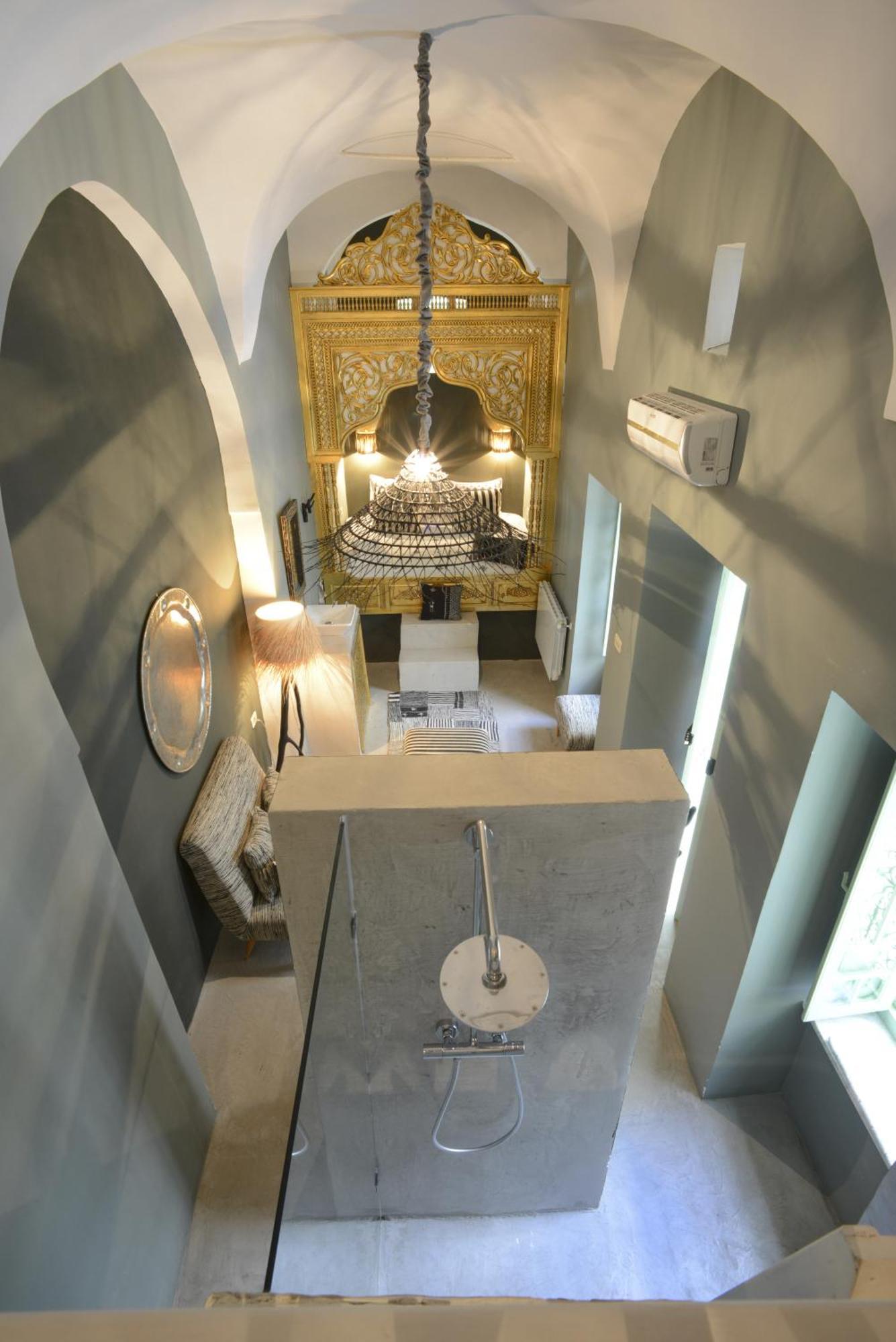 Executive Suite,1758440911:JPEG