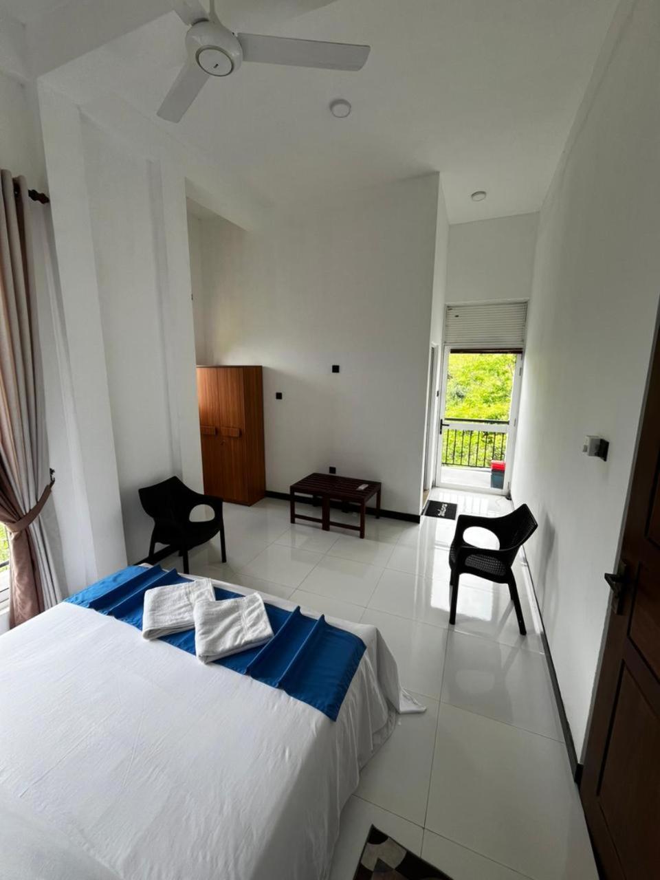 Deluxe Double or Twin Room with Mountain View