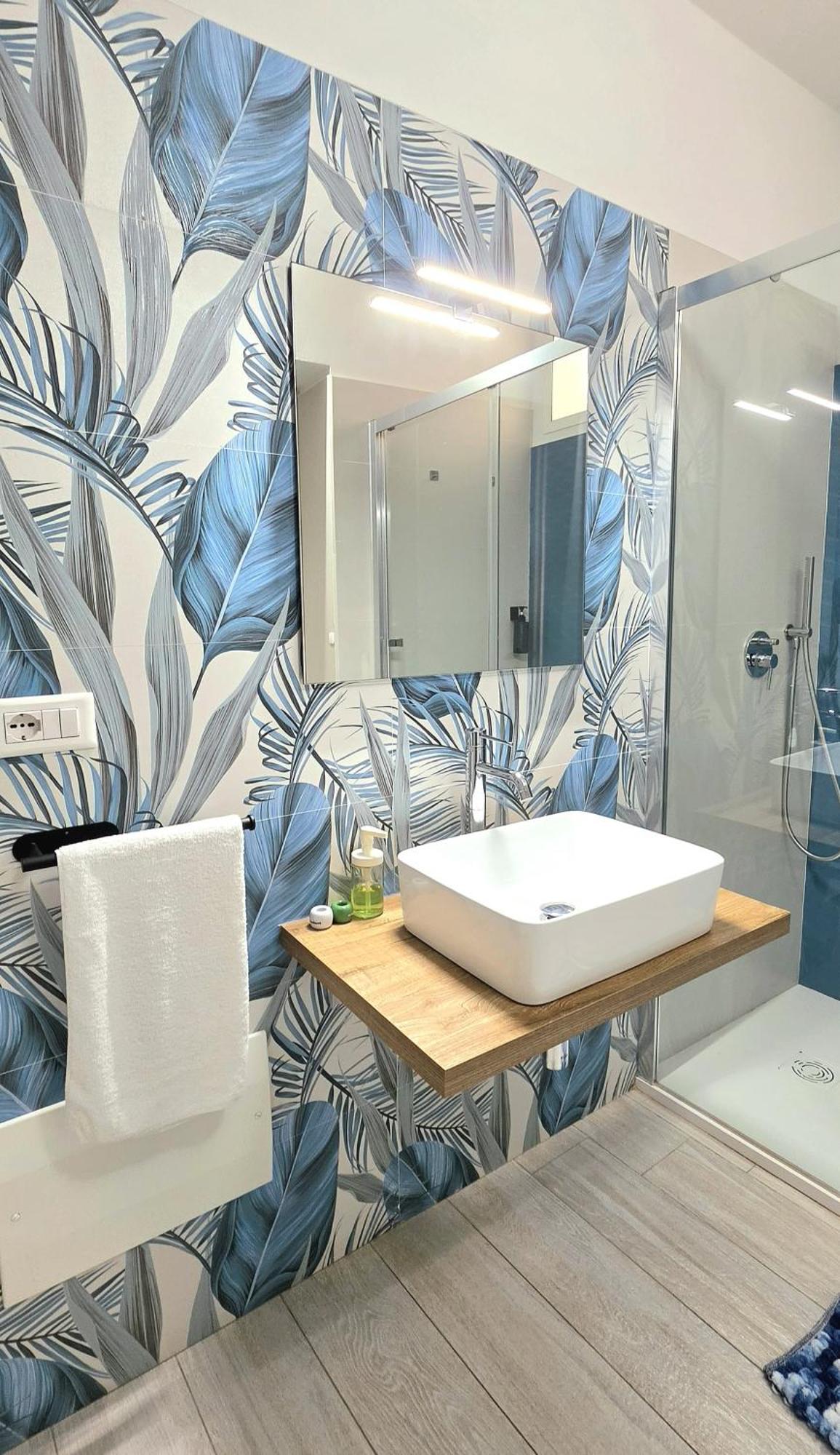 Comfort Triple Room Shower
