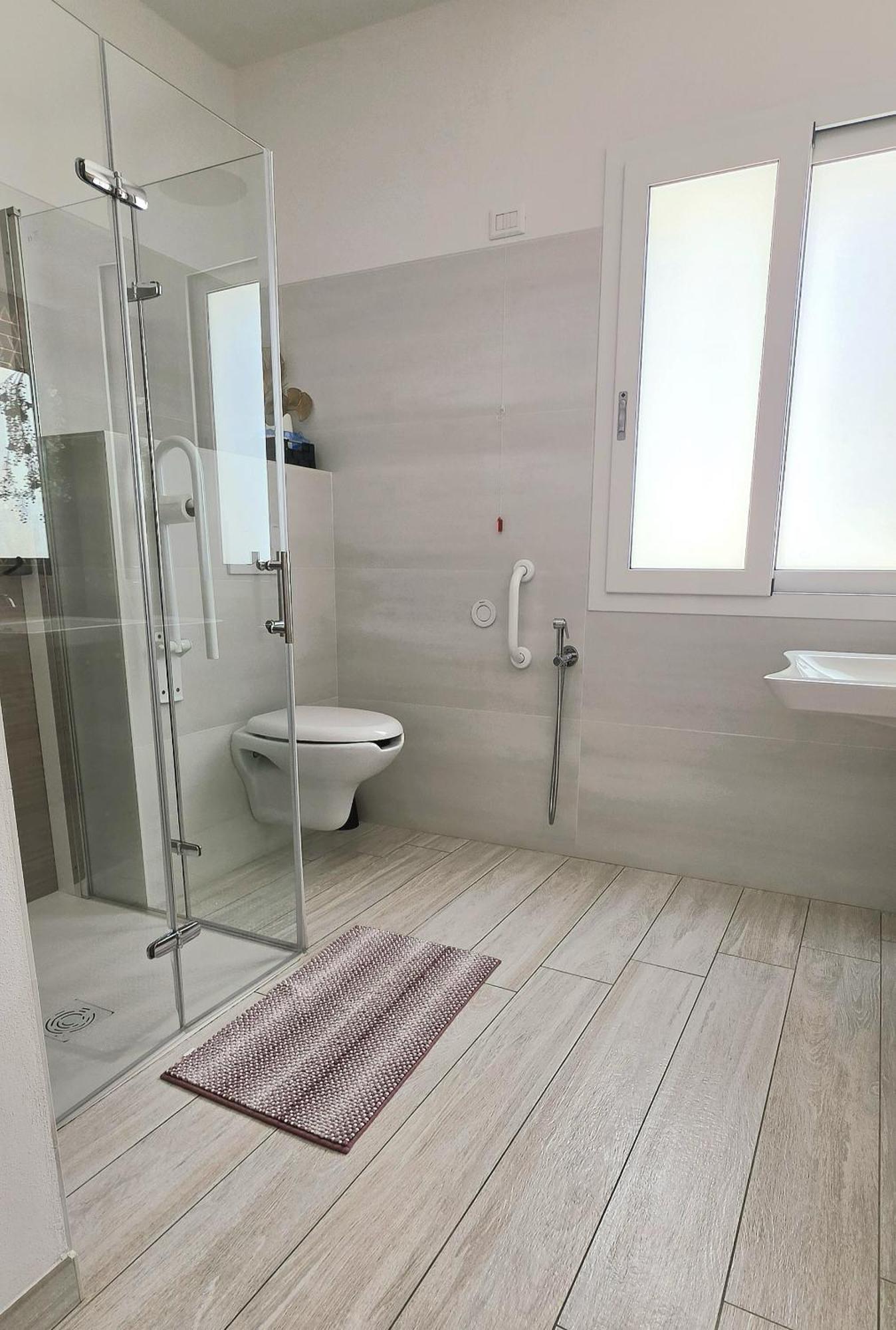 Comfort Triple Room Shower