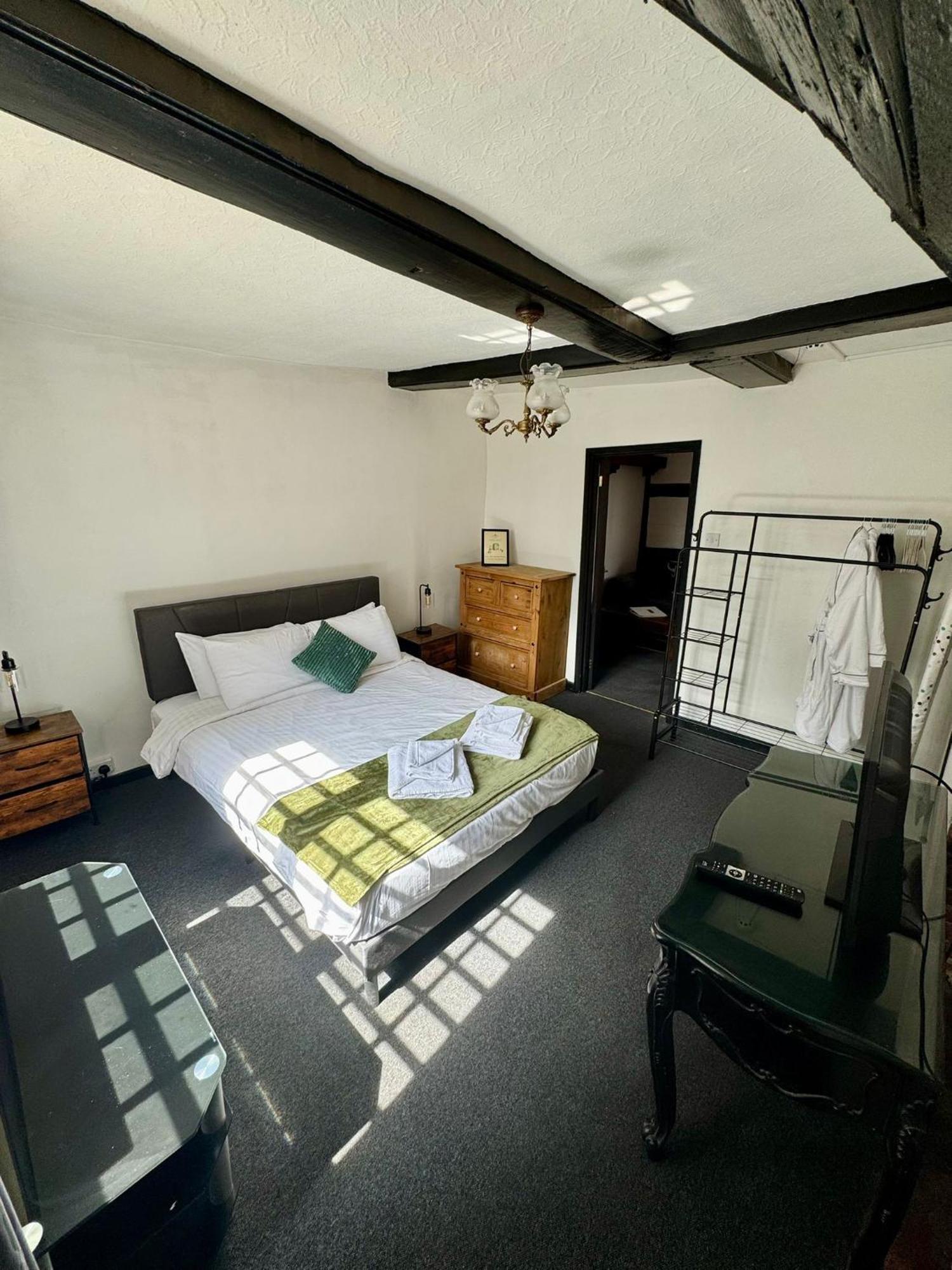 One-Bedroom Apartment - Non-Smoking