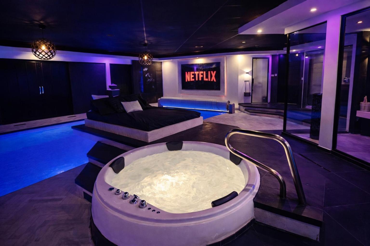 Queen Suite Pool View