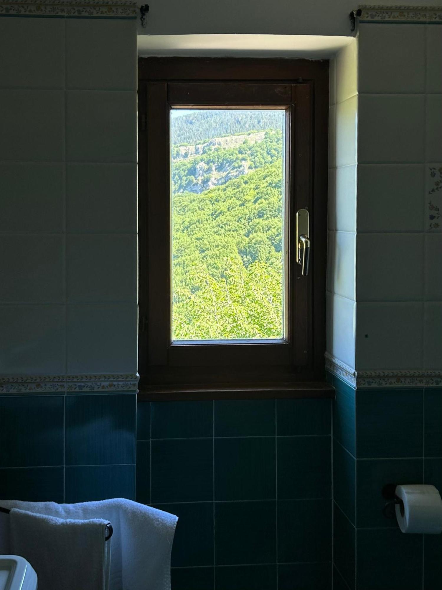 Camera Quadrupla con Vista Montagna