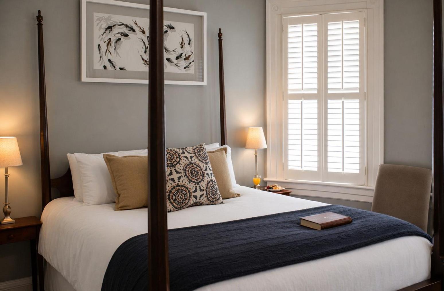 Deluxe Queen Room
